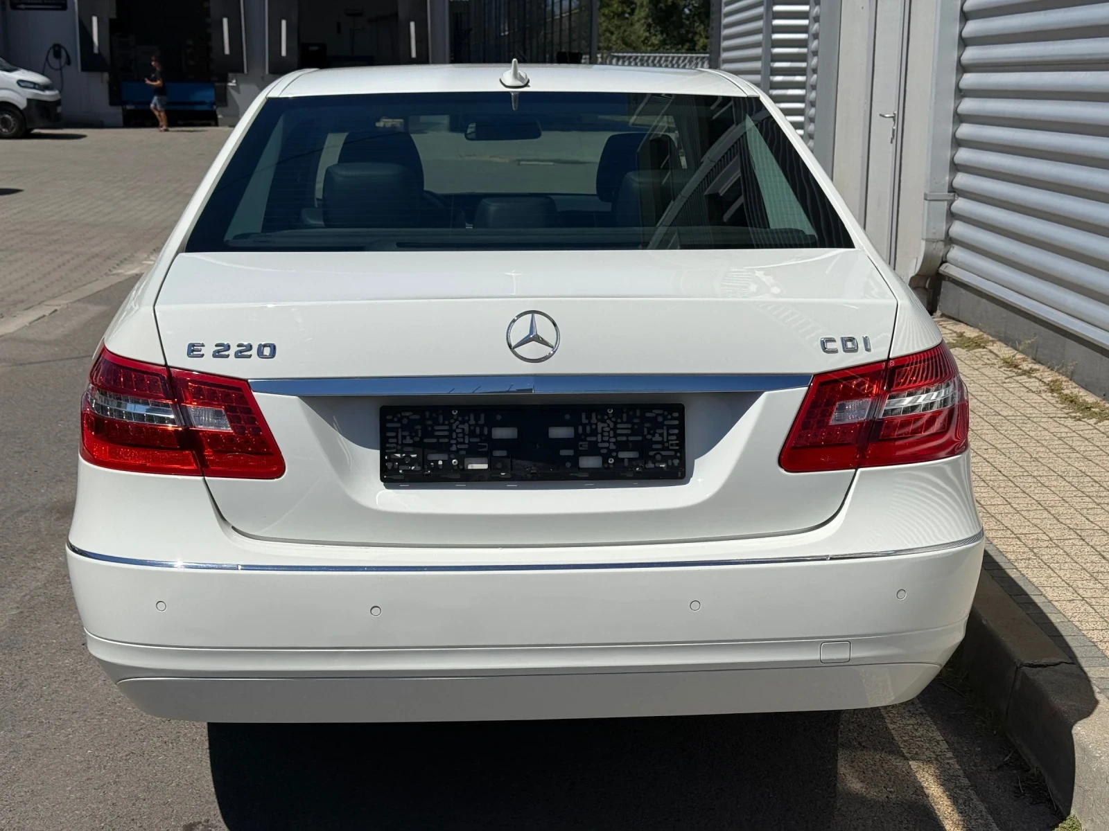 Mercedes-Benz E 220 Avangarde+ BlueMotion+ Кожа-Плат+ 7Gtronic, снимка 4 - Автомобили и джипове - 55707813