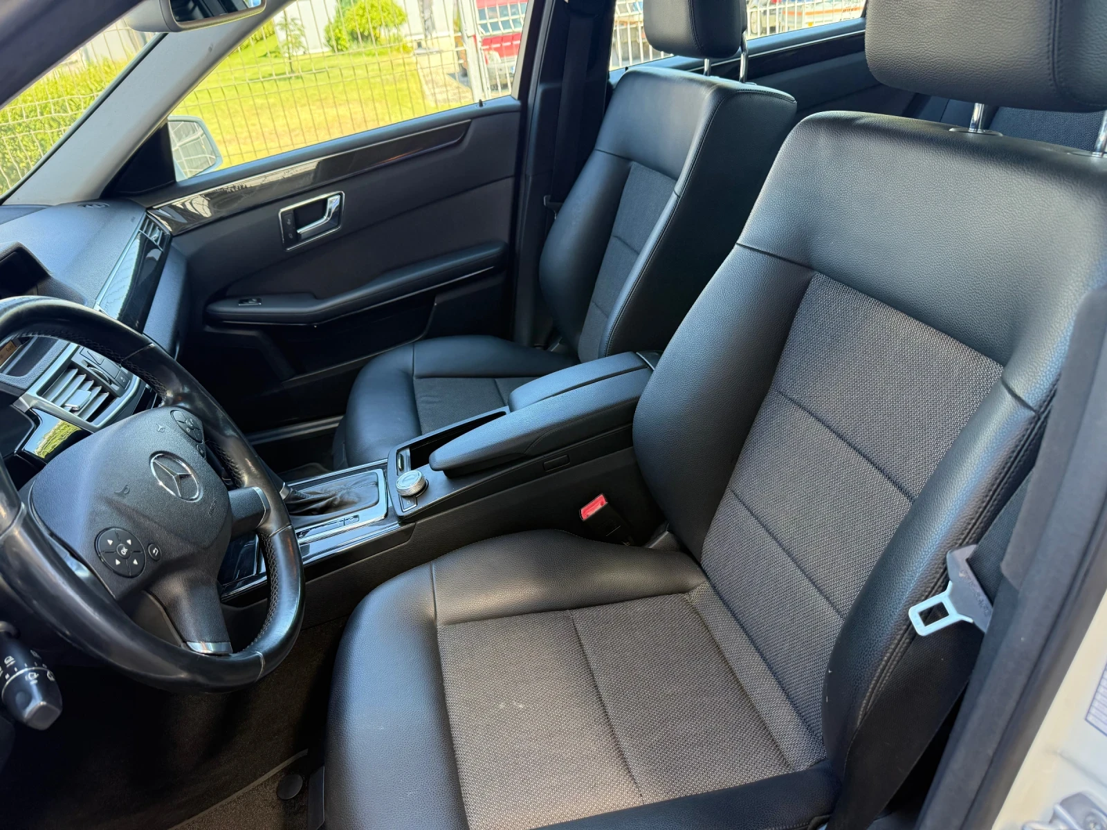 Mercedes-Benz E 220 Avangarde+ BlueMotion+ Кожа-Плат+ 7Gtronic, снимка 9 - Автомобили и джипове - 55707813