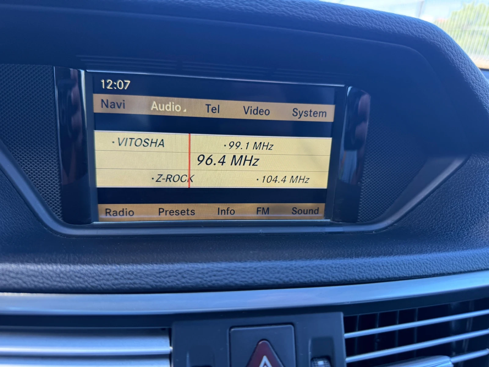 Mercedes-Benz E 220 Avangarde+ BlueMotion+ Кожа-Плат+ 7Gtronic, снимка 14 - Автомобили и джипове - 55707813