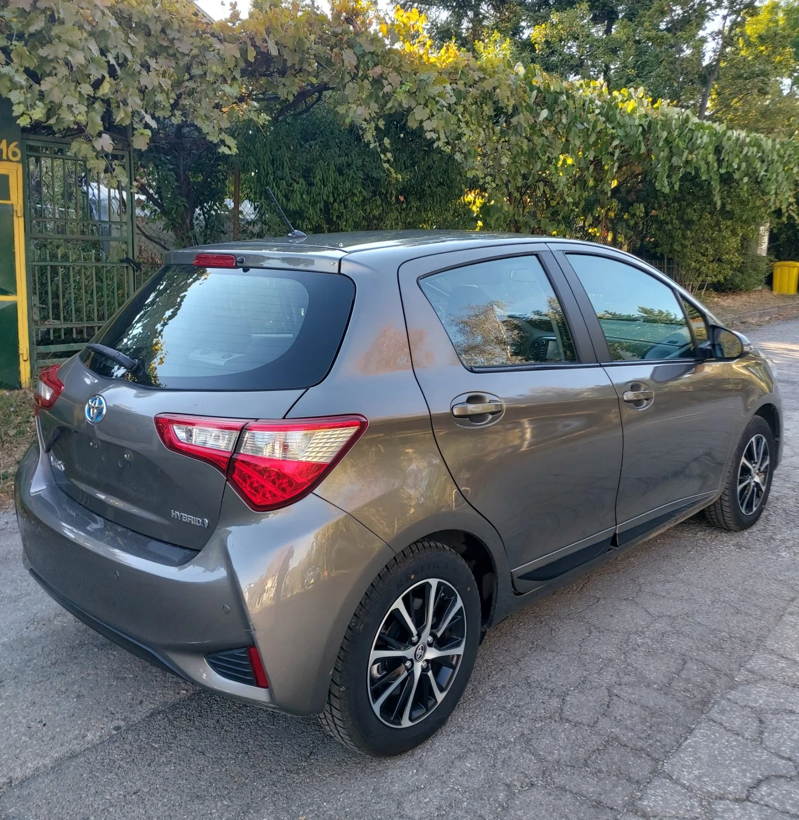 Toyota Yaris Feis Hybrid  FULL..., снимка 2 - Автомобили и джипове - 56097116