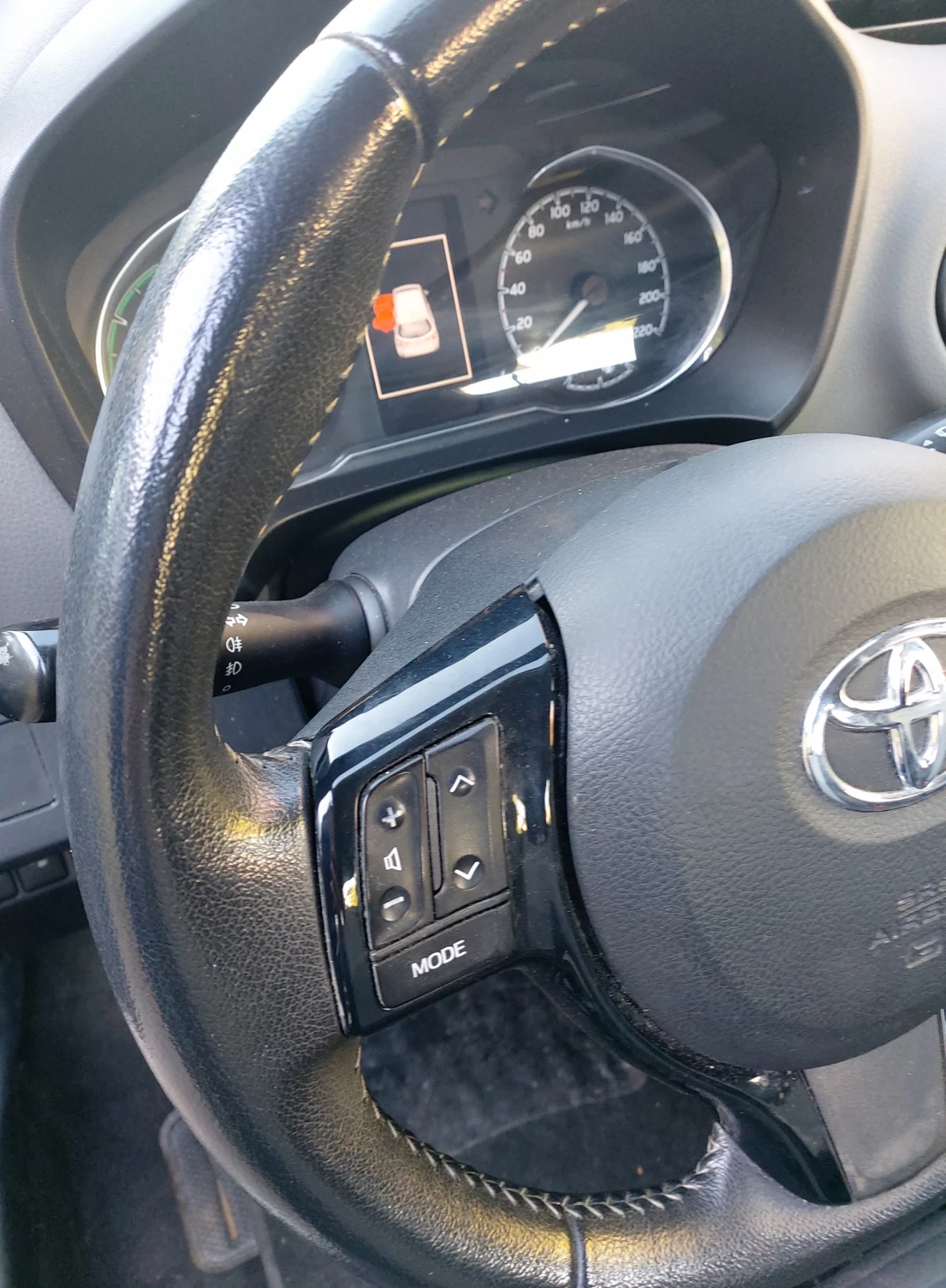 Toyota Yaris Feis Hybrid  FULL..., снимка 17 - Автомобили и джипове - 56097116