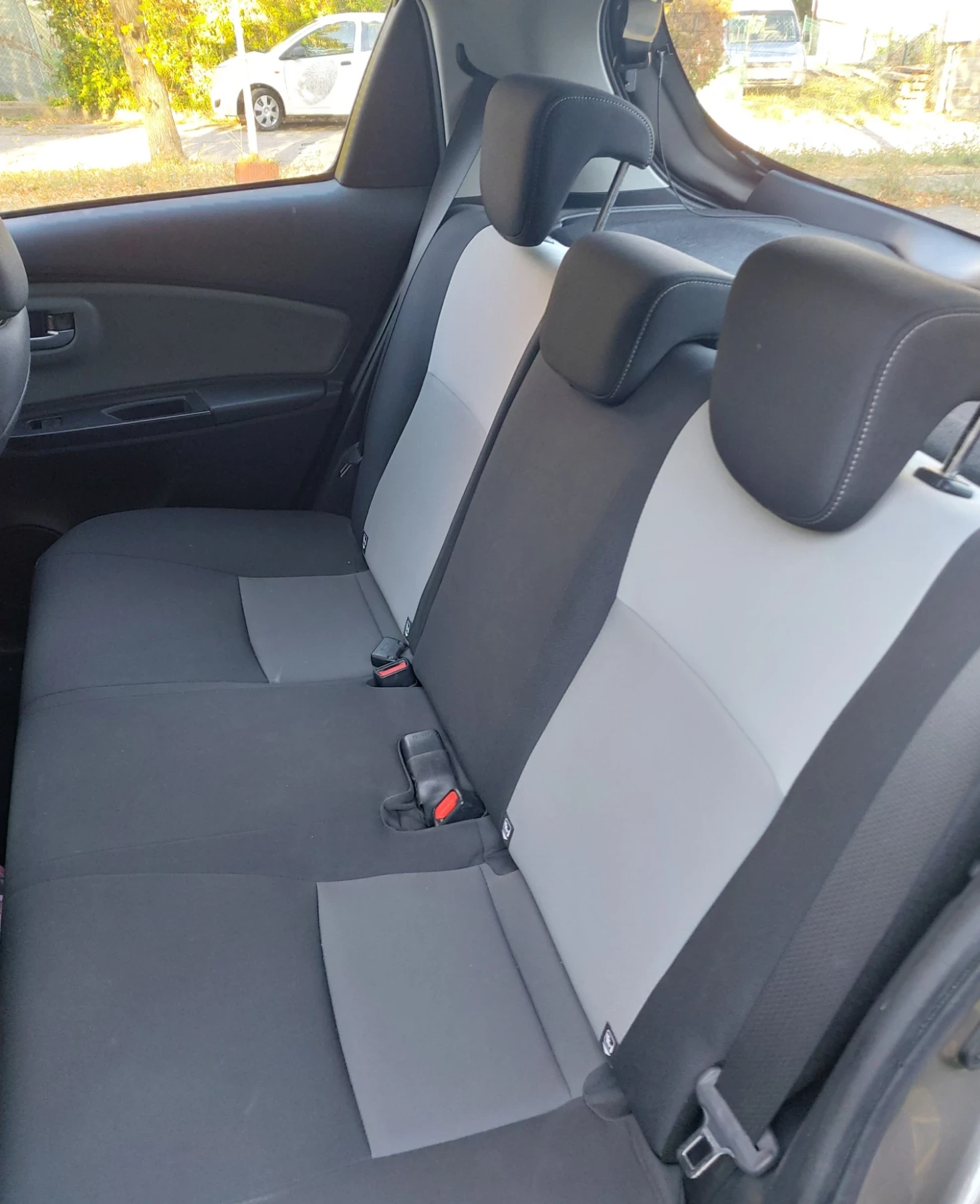 Toyota Yaris Feis Hybrid  FULL..., снимка 7 - Автомобили и джипове - 56097116