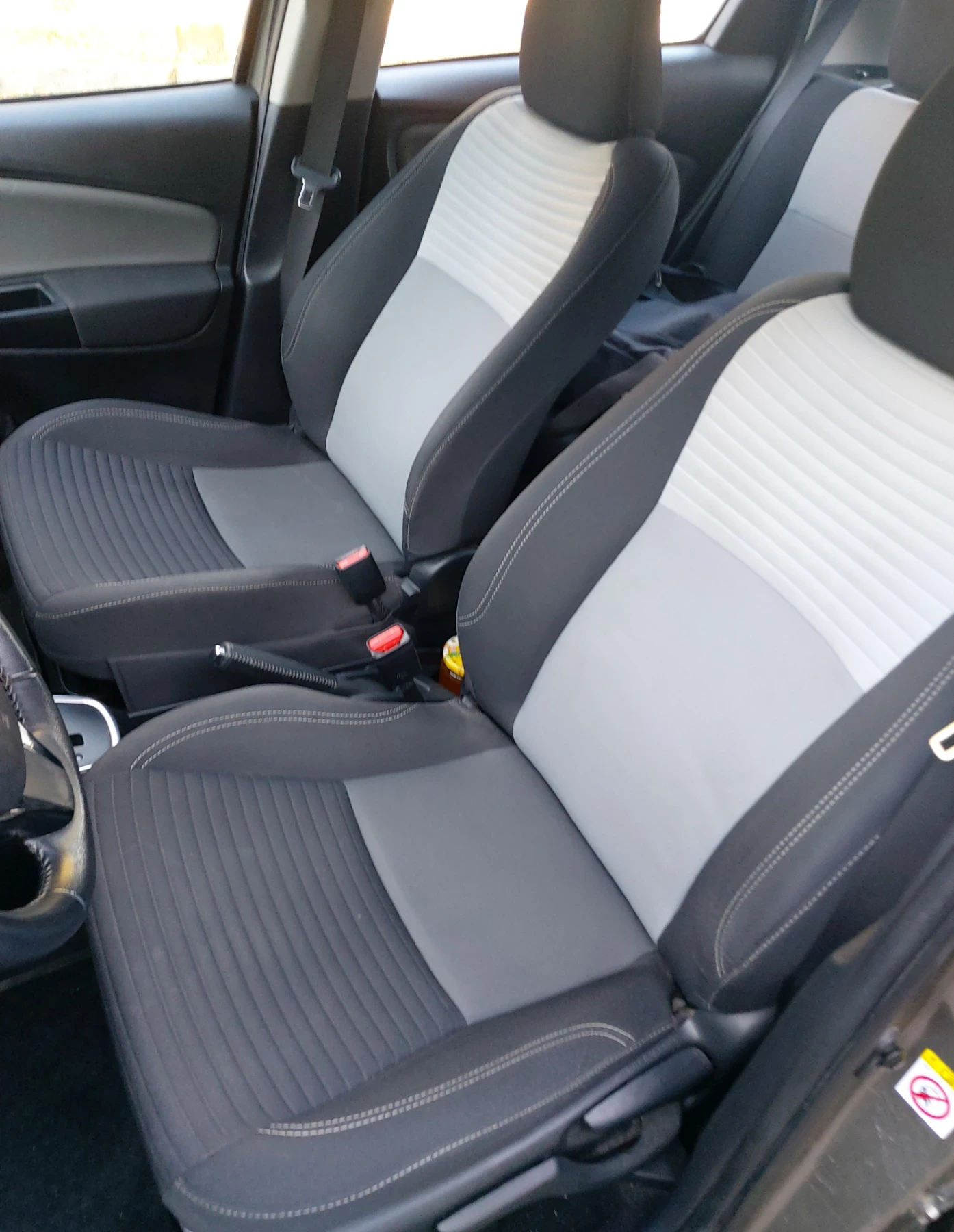 Toyota Yaris Feis Hybrid  FULL..., снимка 6 - Автомобили и джипове - 56097116