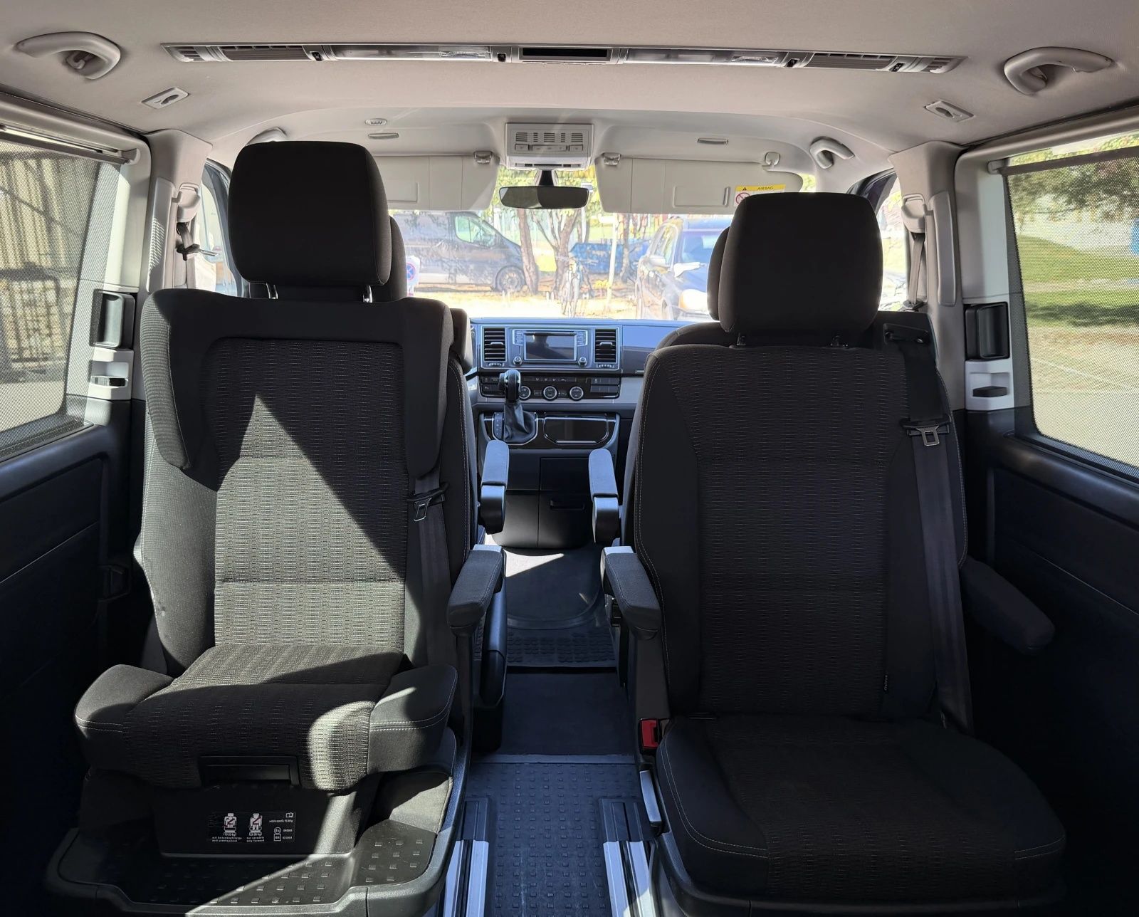 VW Multivan, снимка 17 - Автомобили и джипове - 56354777