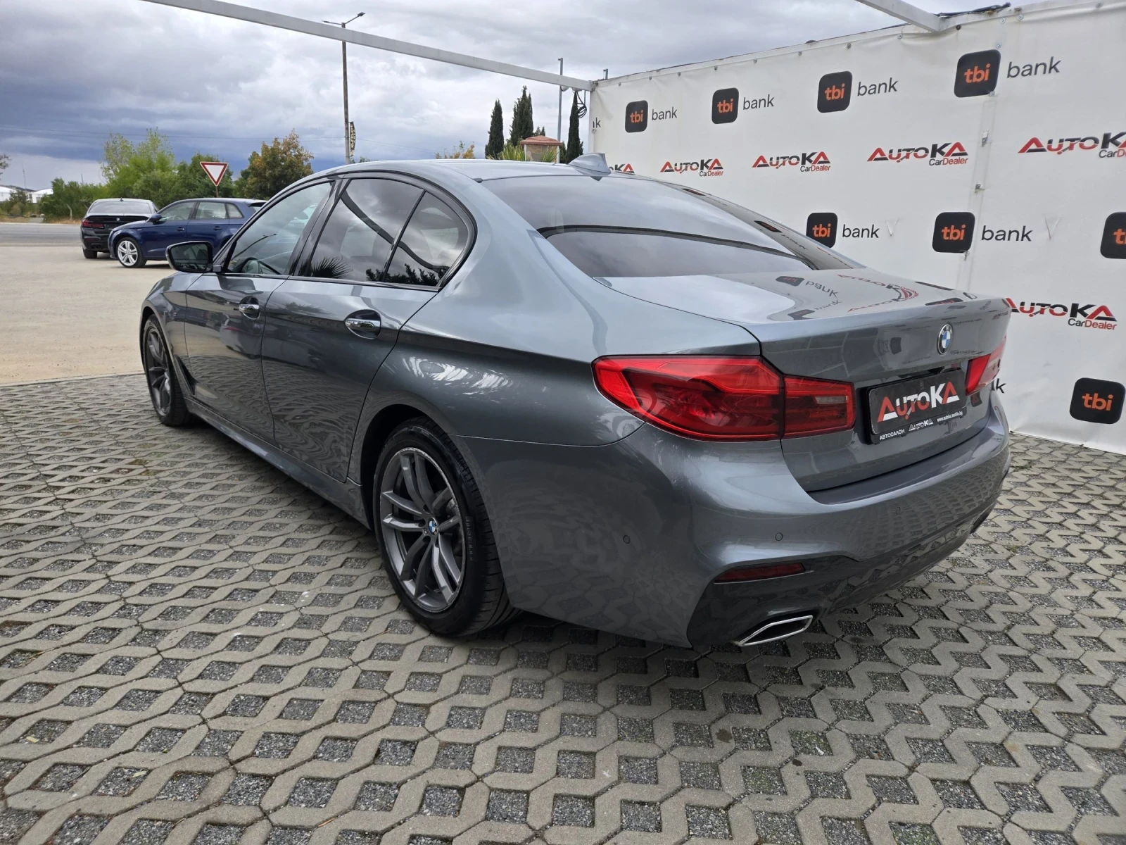 BMW 520 2.0D-190кс= xDrive= M Sport Package= Digital= 360, снимка 5 - Автомобили и джипове - 56247397
