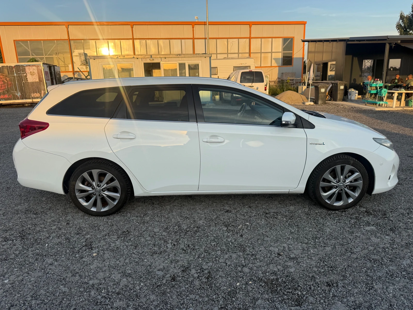 Toyota Auris, снимка 4 - Автомобили и джипове - 56416678