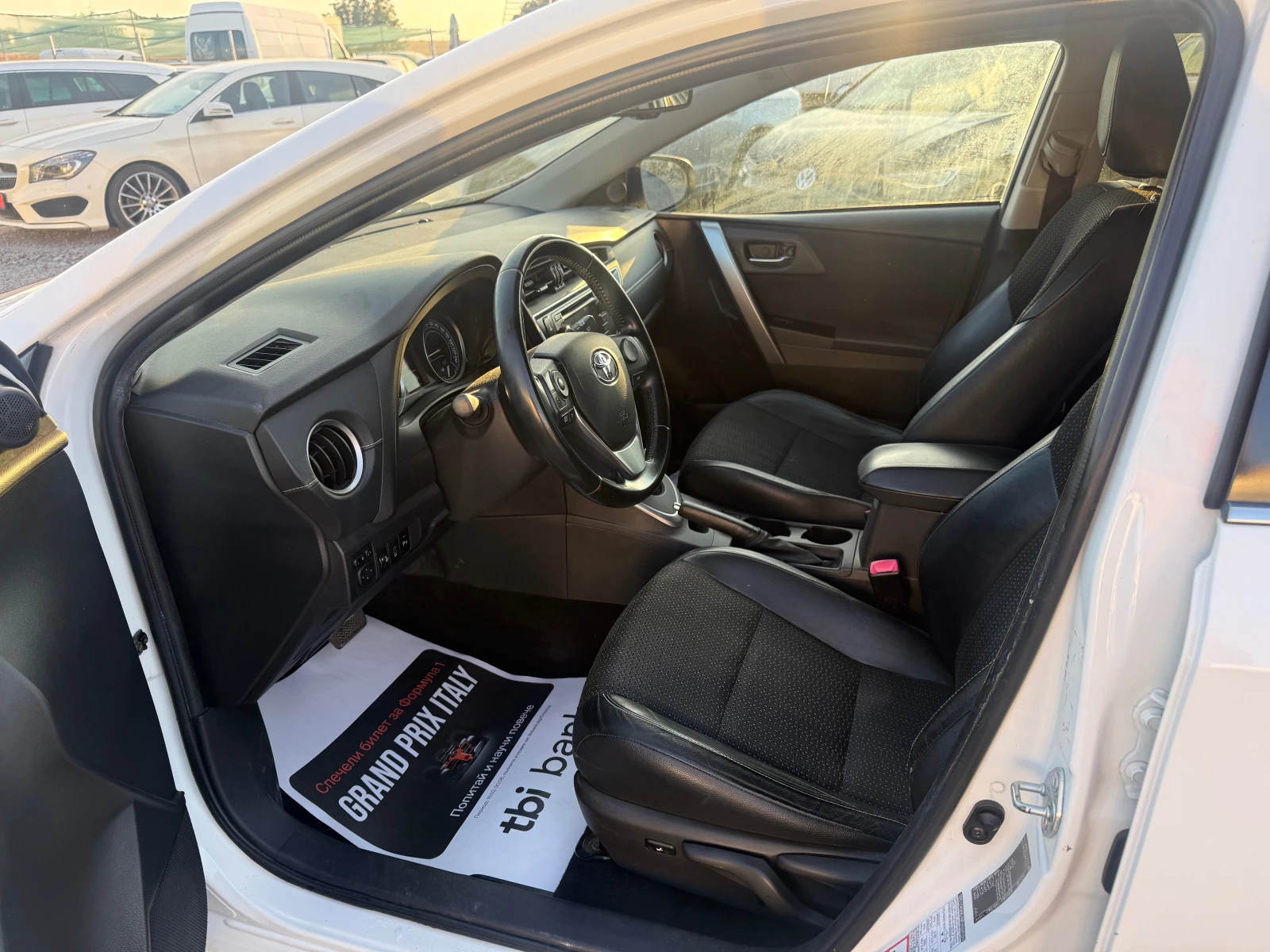 Toyota Auris, снимка 9 - Автомобили и джипове - 56416678