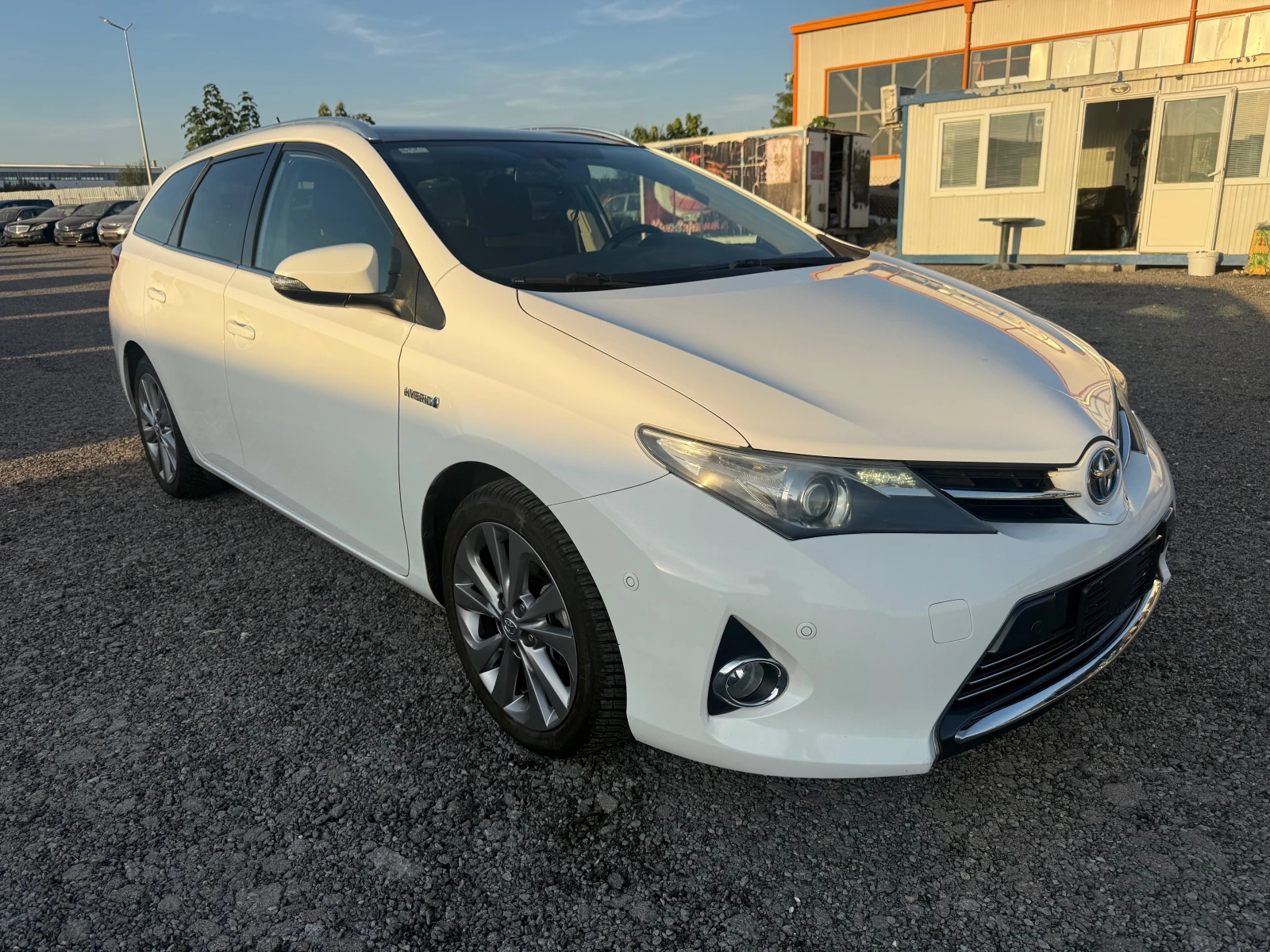 Toyota Auris, снимка 2 - Автомобили и джипове - 56416678