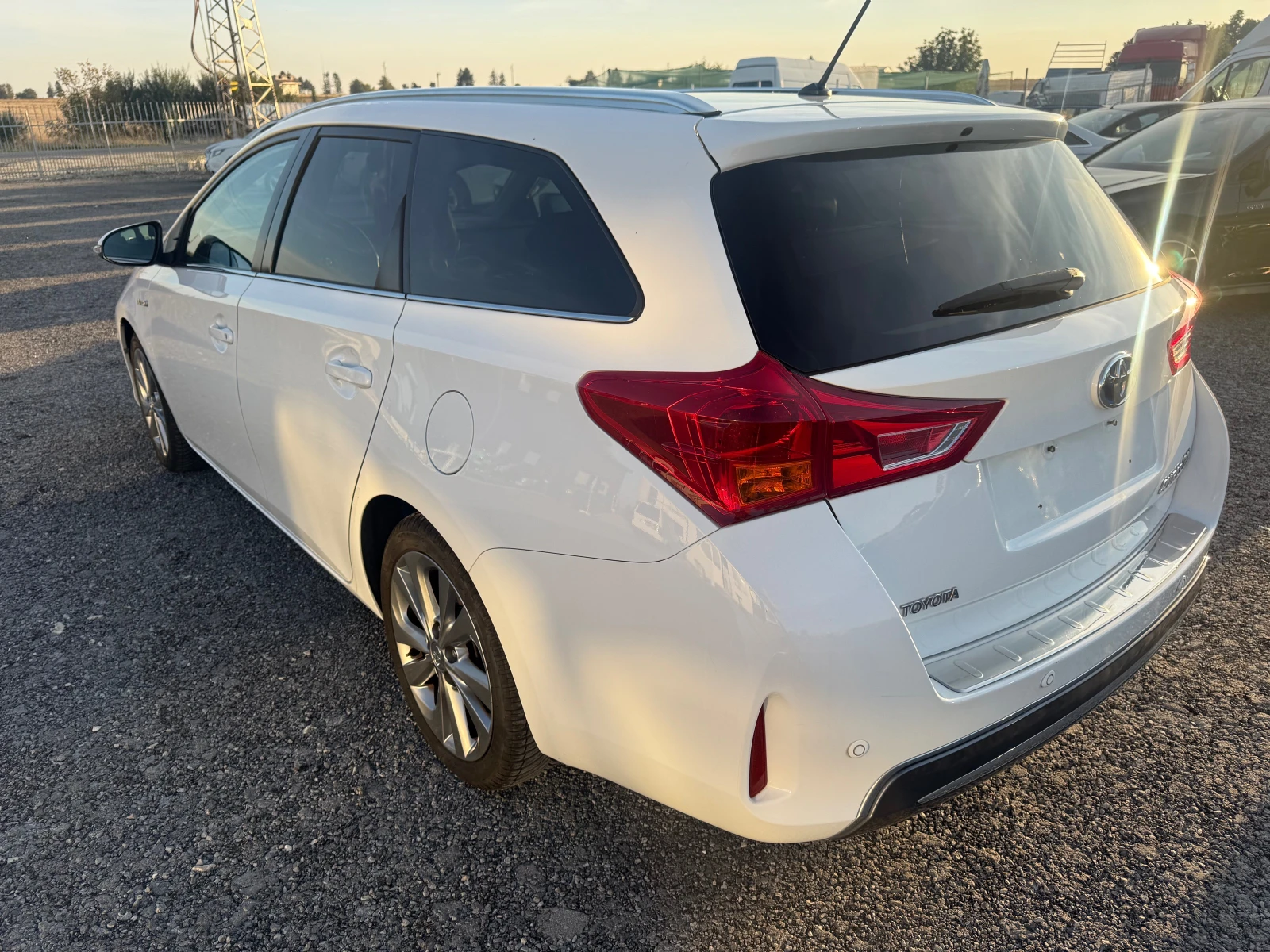 Toyota Auris, снимка 7 - Автомобили и джипове - 56416678