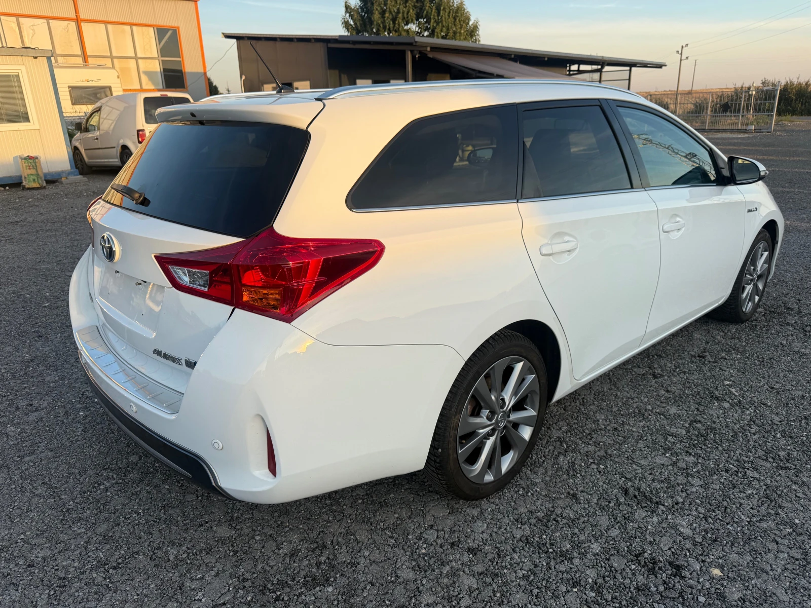 Toyota Auris, снимка 6 - Автомобили и джипове - 56416678
