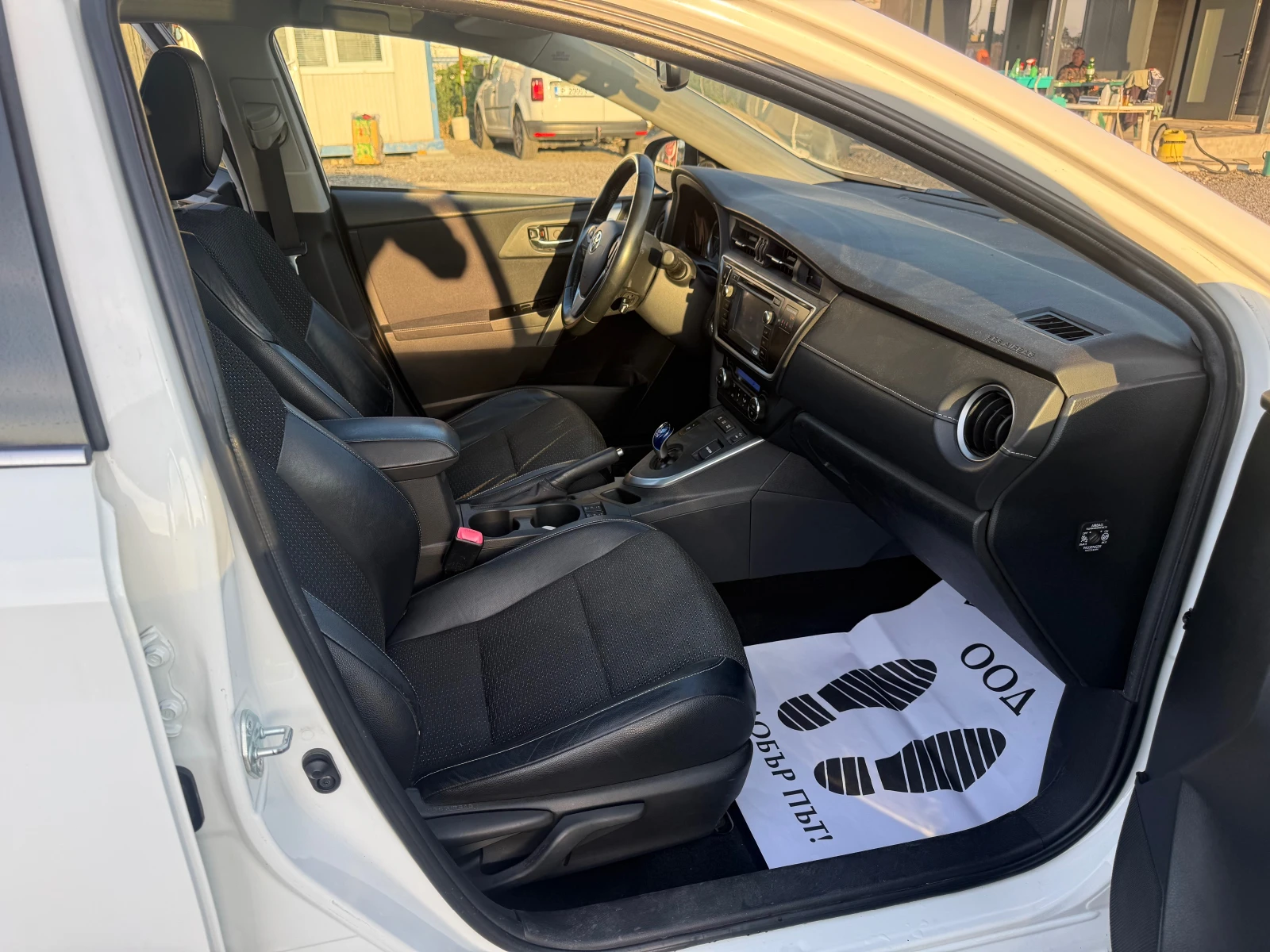 Toyota Auris, снимка 17 - Автомобили и джипове - 56416678