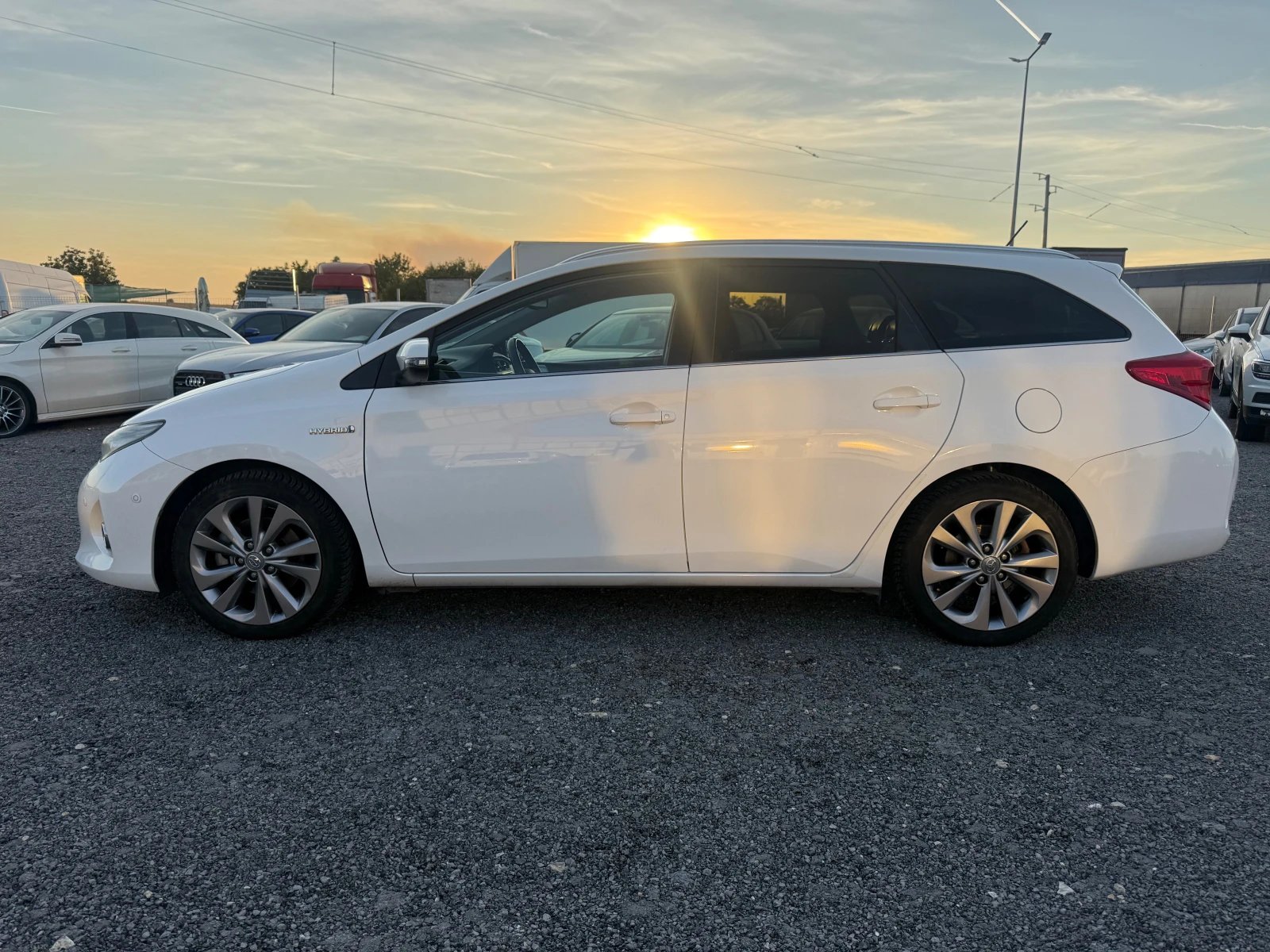Toyota Auris, снимка 5 - Автомобили и джипове - 56416678