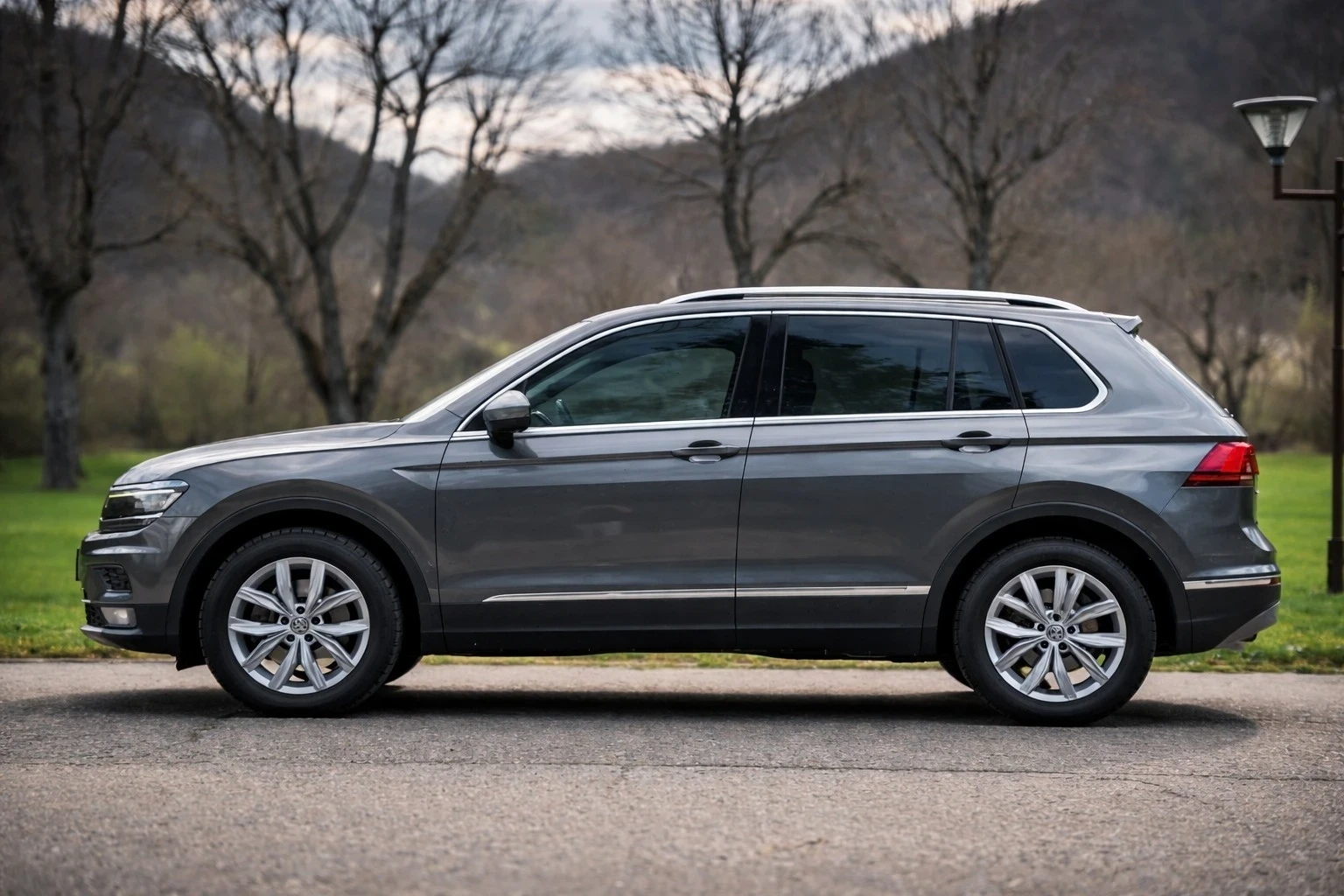 VW Tiguan 2.0 TDI/190hp/4motion/Lane/Side/ACC, снимка 2 - Автомобили и джипове - 54102700