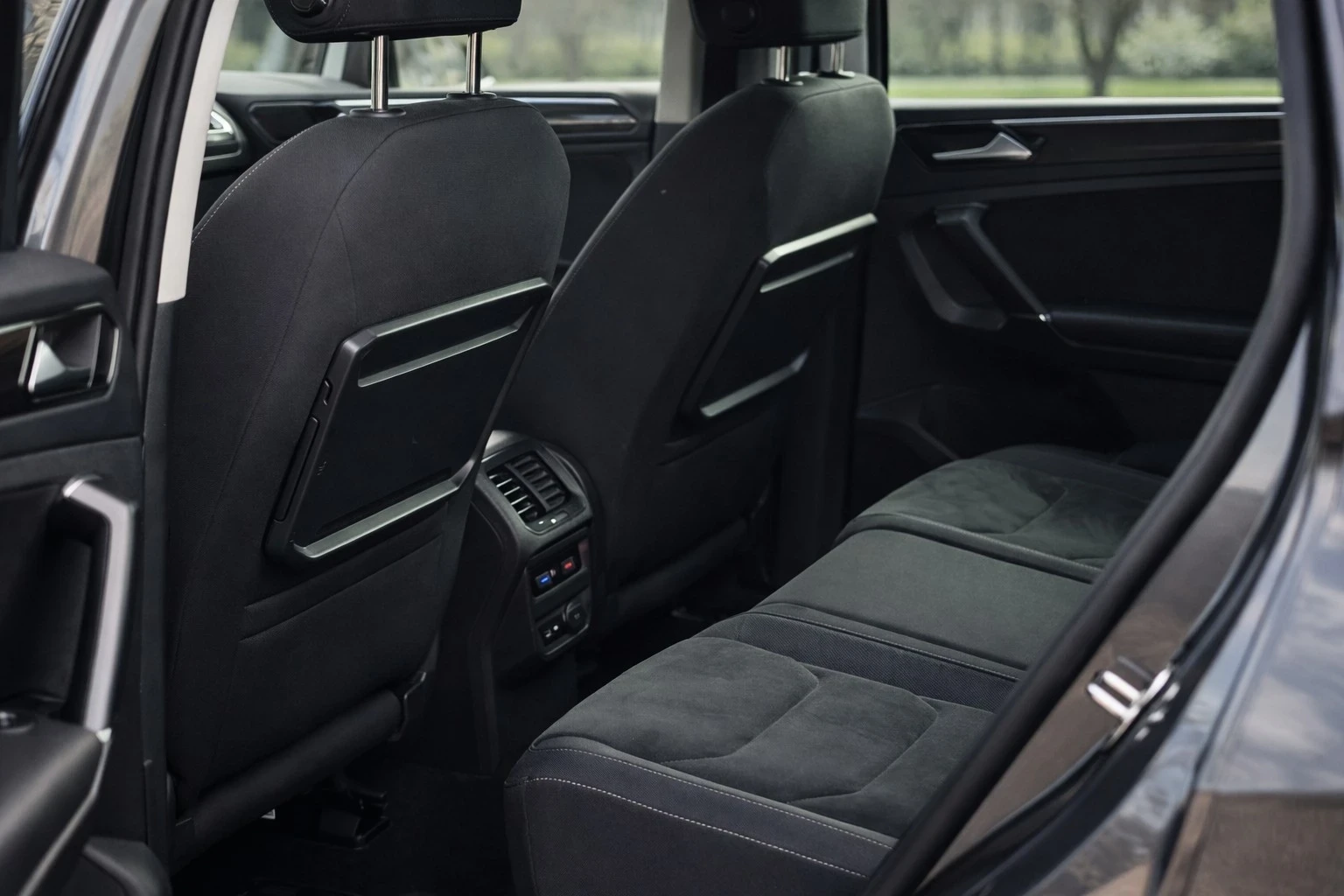 VW Tiguan 2.0 TDI/190hp/4motion/Lane/Side/ACC, снимка 16 - Автомобили и джипове - 54102700