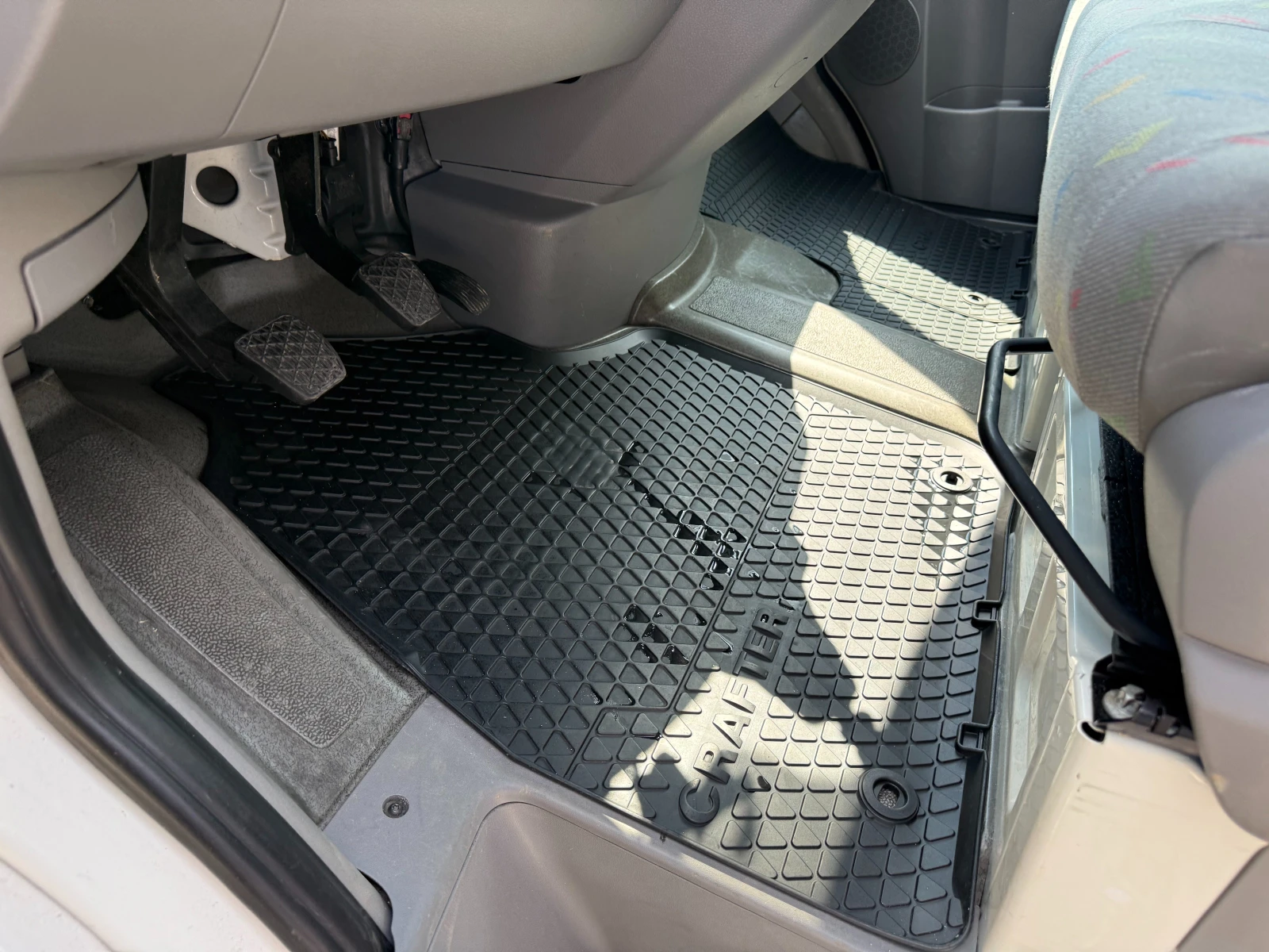 VW Crafter 2.5TDI до 3.5т. 4.20м Климатроник , снимка 15 - Бусове и автобуси - 55543101