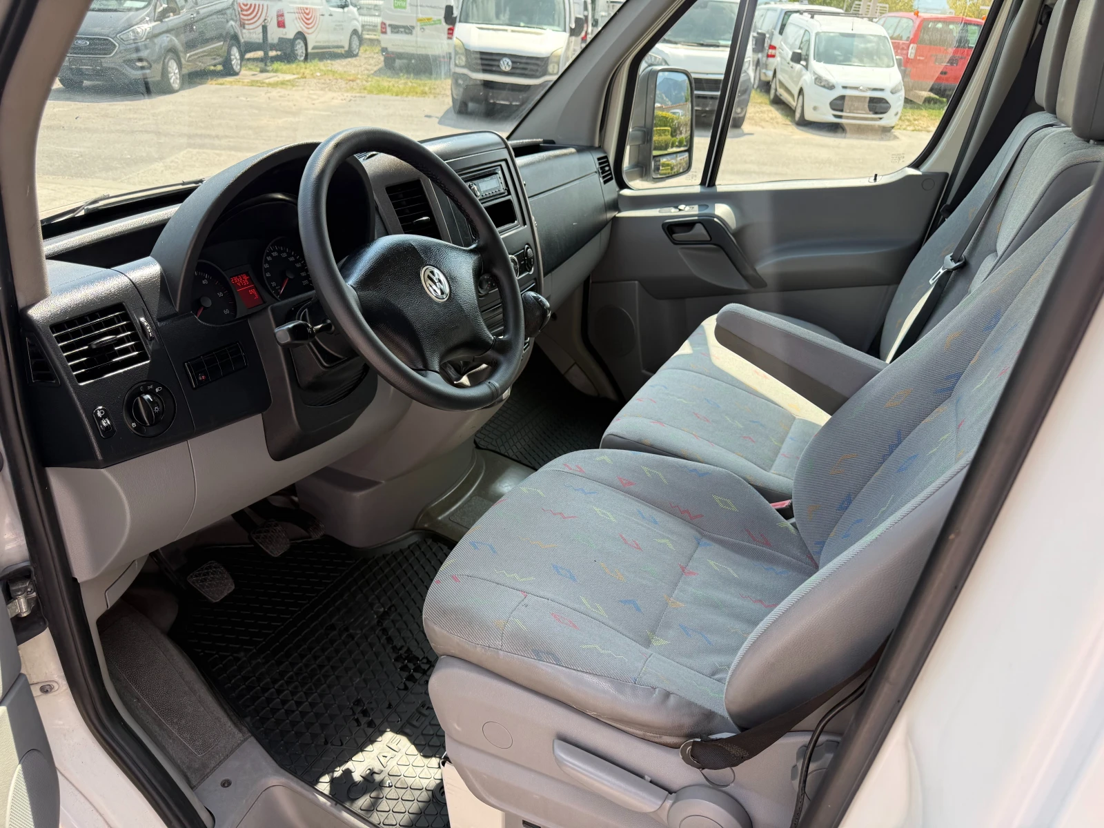 VW Crafter 2.5TDI до 3.5т. 4.20м Климатроник , снимка 14 - Бусове и автобуси - 55543101