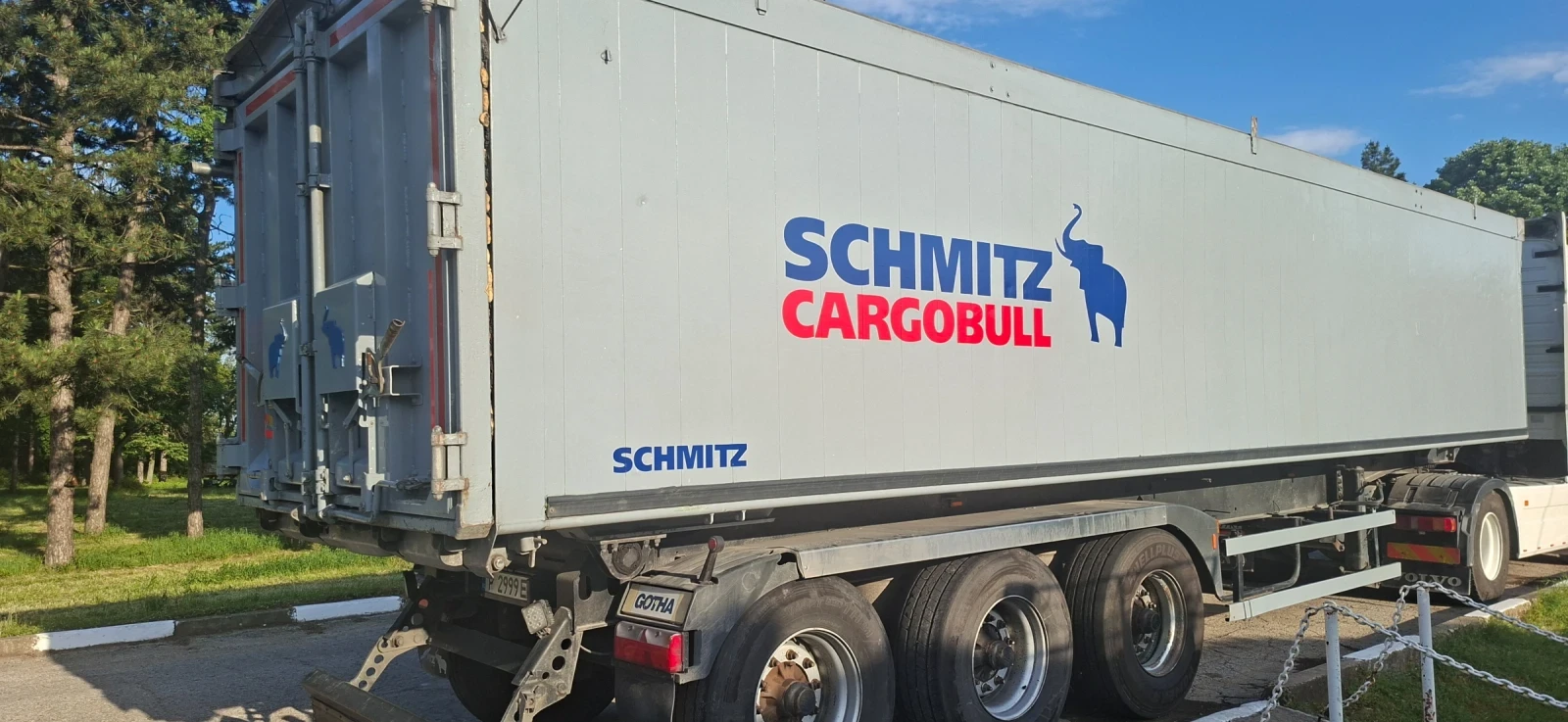 Полуремарке Schmitz Gota
