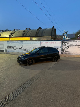 Seat Ibiza, снимка 2 - Автомобили и джипове - 45267316