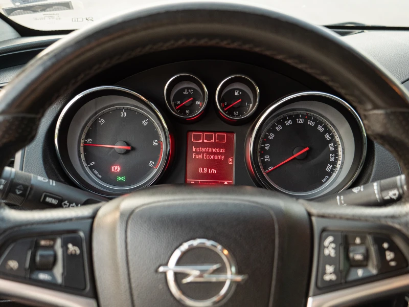 Opel Insignia Insignia, снимка 15 - Автомобили и джипове - 51373156