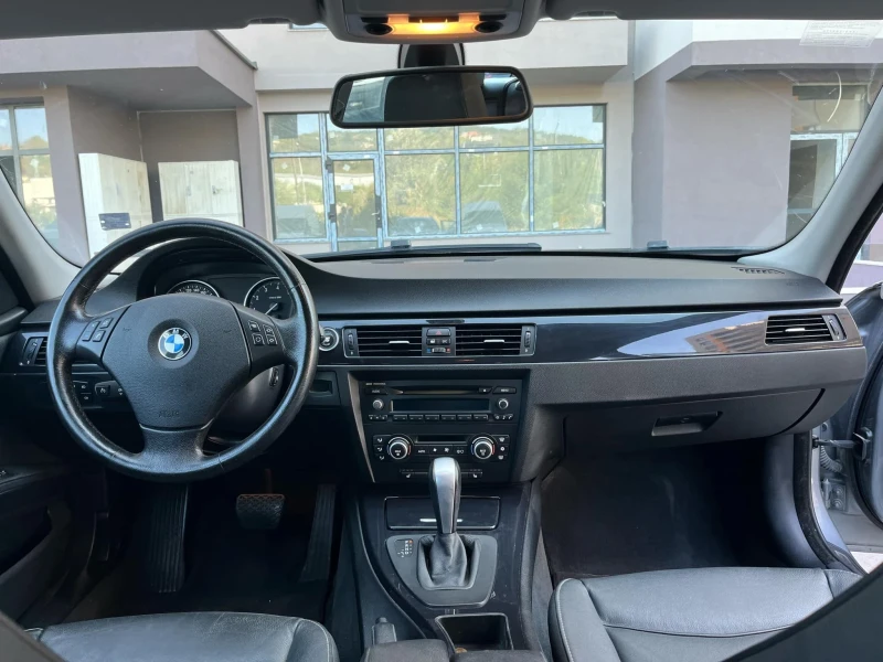 BMW 330 E91 x drive, снимка 4 - Автомобили и джипове - 48546795