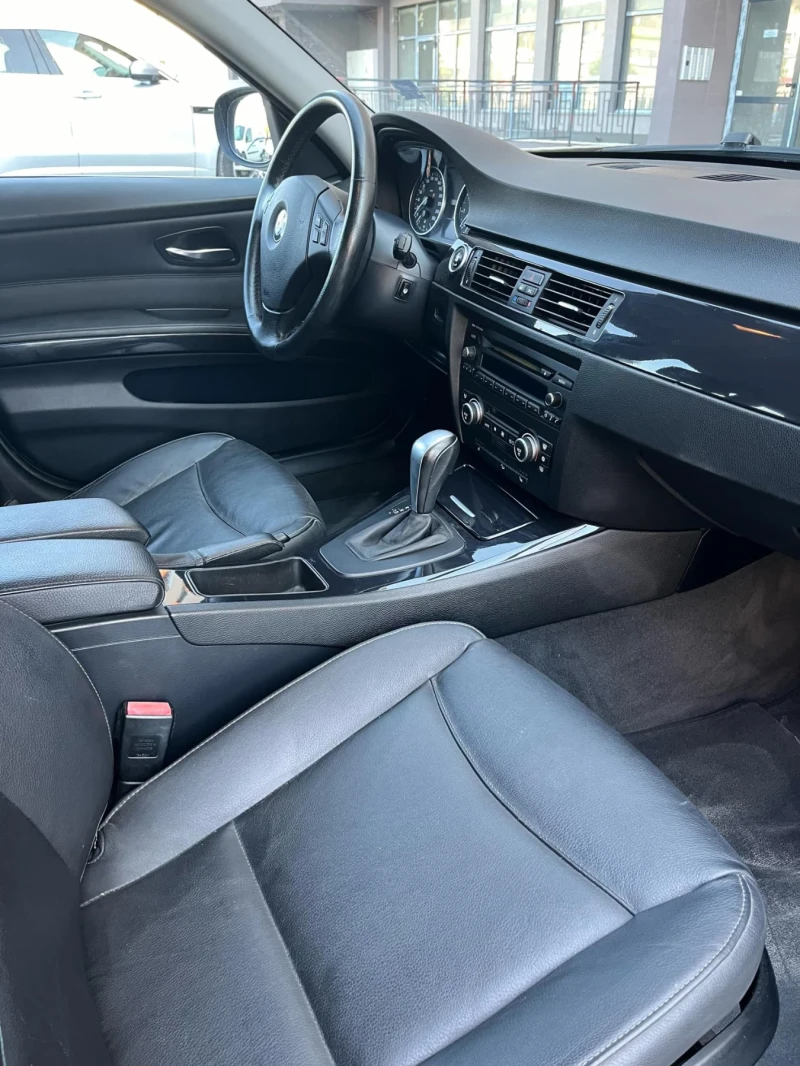 BMW 330 E91 x drive, снимка 5 - Автомобили и джипове - 48546795