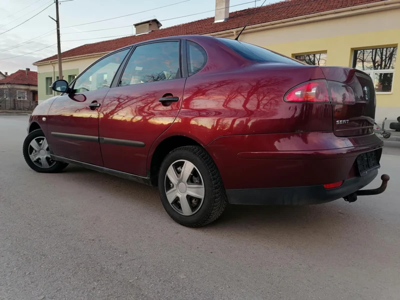 Seat Cordoba 1.9 sdi клима , снимка 4 - Автомобили и джипове - 48561243