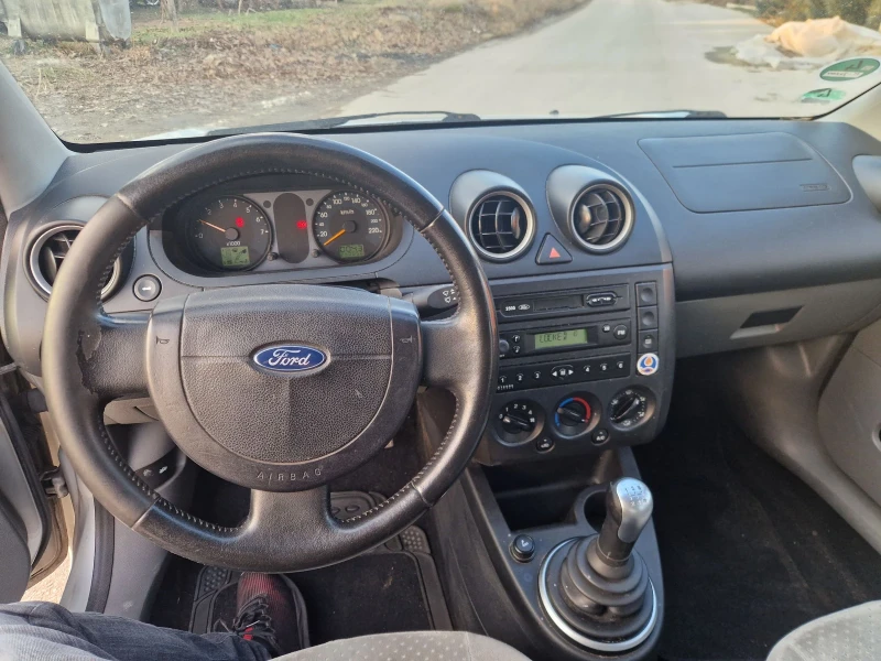 Ford Fiesta, снимка 6 - Автомобили и джипове - 48870218