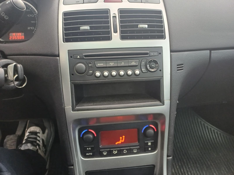 Peugeot 307 2.0HDI 136кс-6ско, снимка 8 - Автомобили и джипове - 49156640