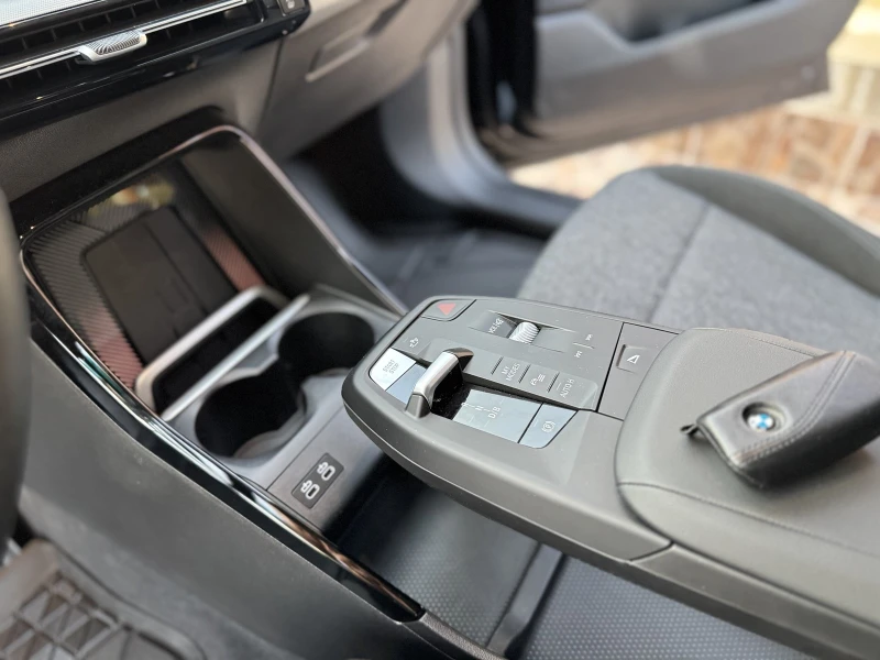 BMW iX2 eDrive20, снимка 6 - Автомобили и джипове - 51303323