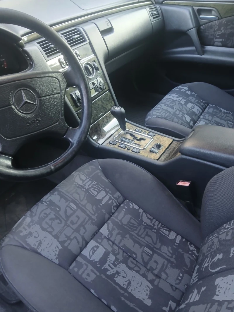 Mercedes-Benz E 240, снимка 15 - Автомобили и джипове - 51665184