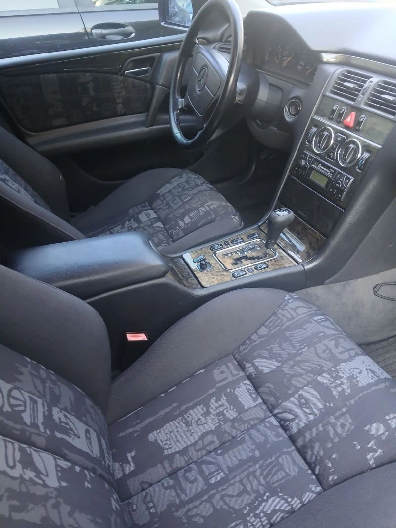 Mercedes-Benz E 240, снимка 10 - Автомобили и джипове - 51665184