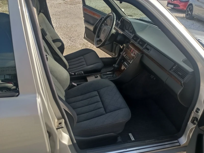 Mercedes-Benz 124, снимка 7 - Автомобили и джипове - 52253665