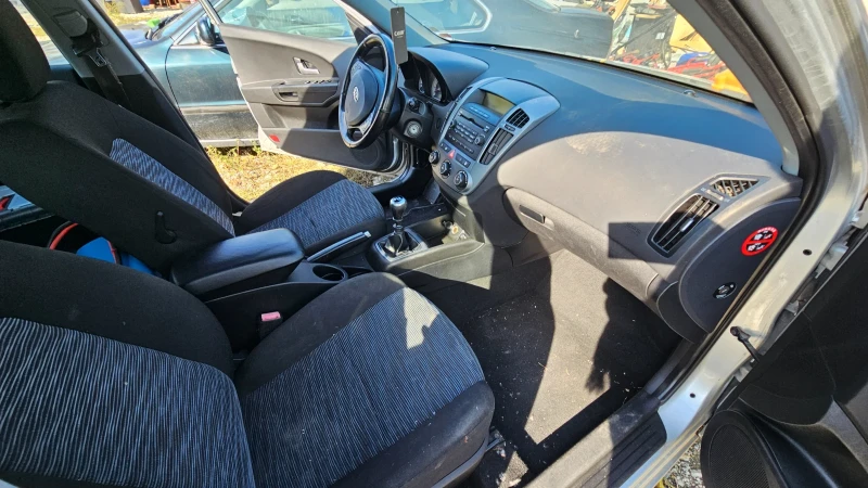 Kia Ceed, снимка 4 - Автомобили и джипове - 52154208