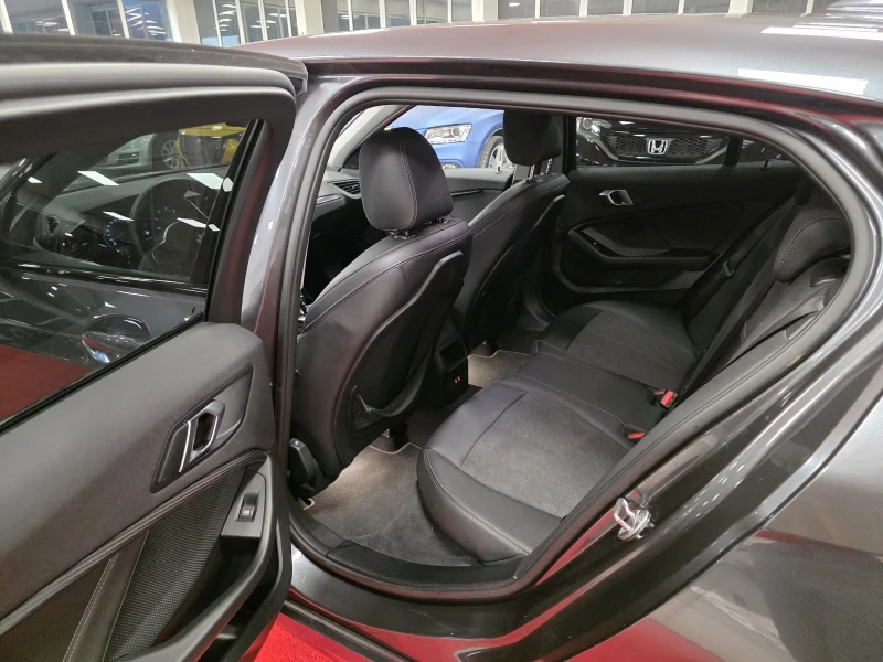 BMW 118 d | 150hp EU6 | Automatic | LED | ///M, снимка 16 - Автомобили и джипове - 53293716