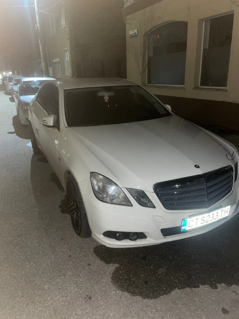Mercedes-Benz E 220, снимка 2 - Автомобили и джипове - 53391116