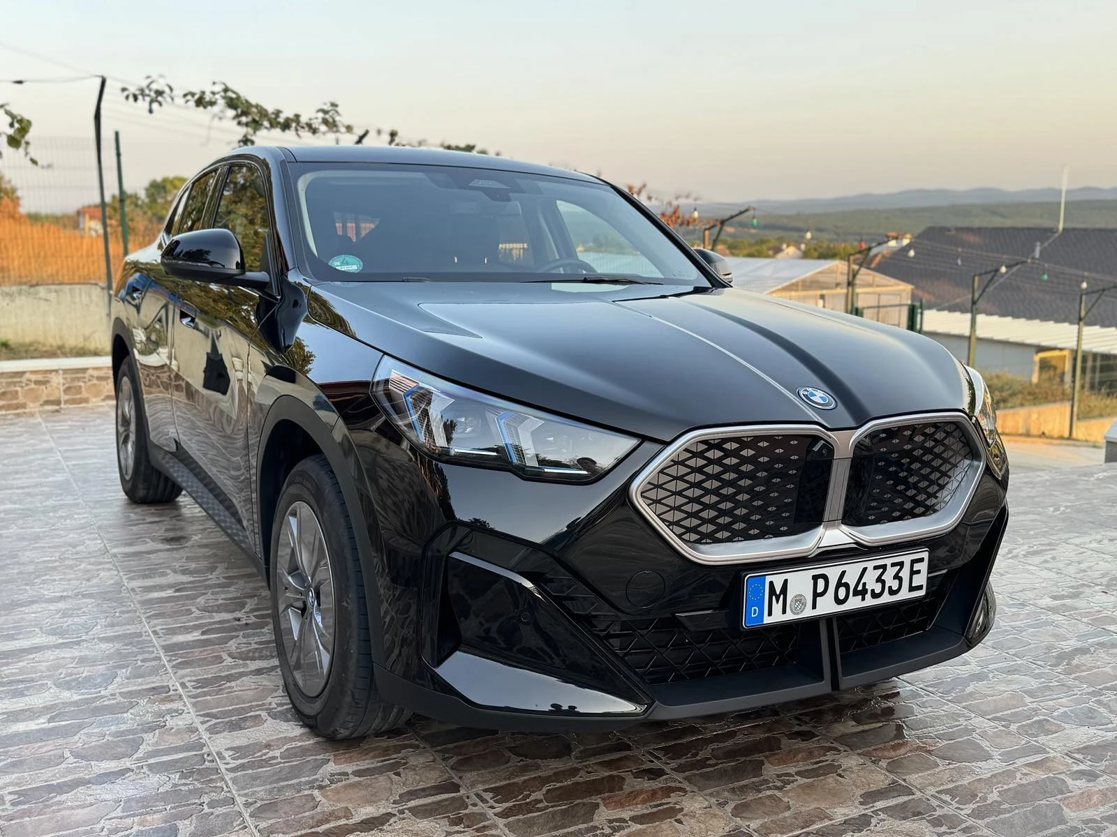 BMW iX2 eDrive20, снимка 1