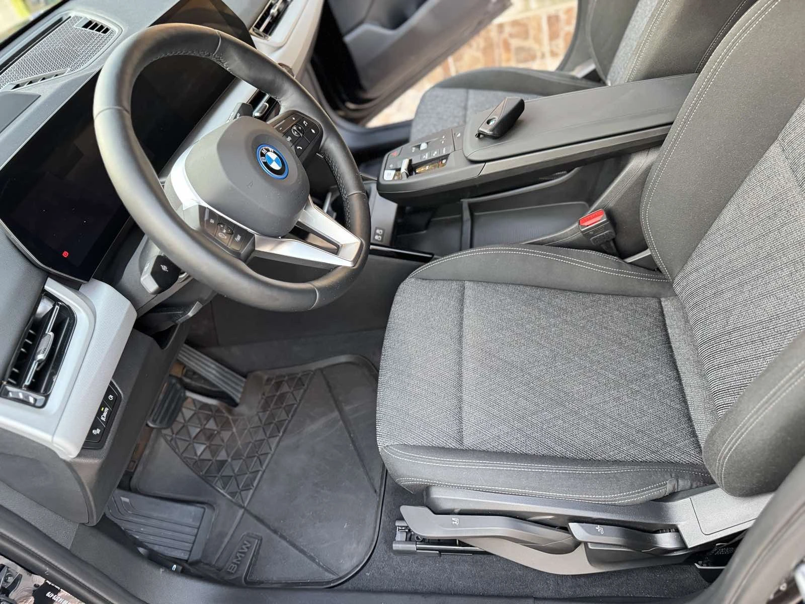 BMW iX2 eDrive20 - изображение 5