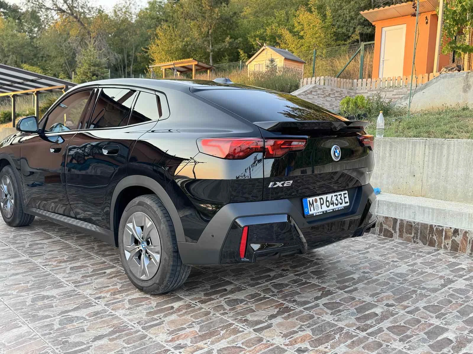 BMW iX2 eDrive20 - изображение 3