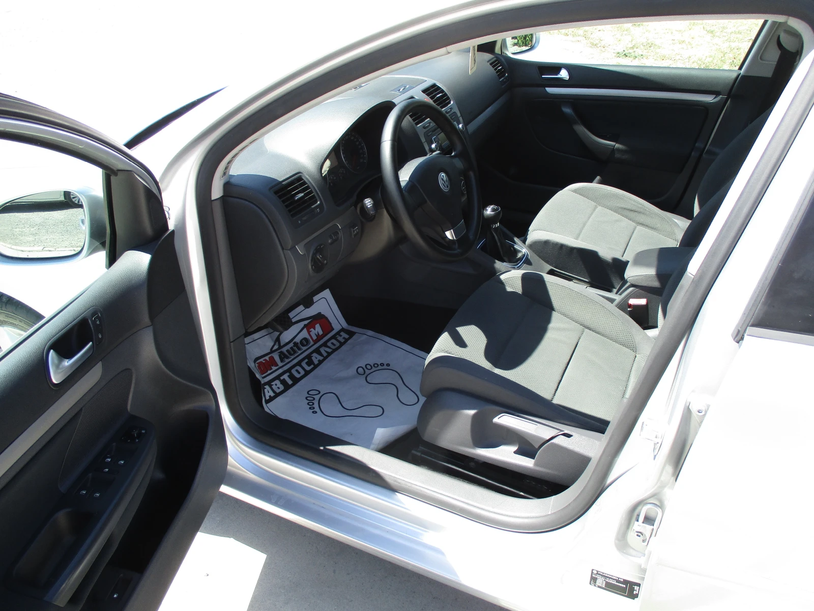 VW Golf 1.6/ГАЗ-БЕНЗИН/102кс./КАТО НОВА - изображение 9