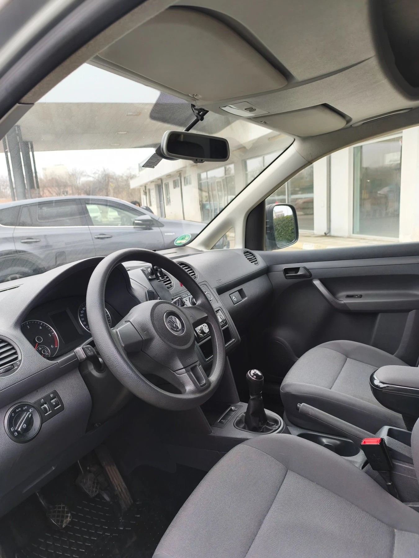 VW Caddy 1.6 dizel - изображение 8