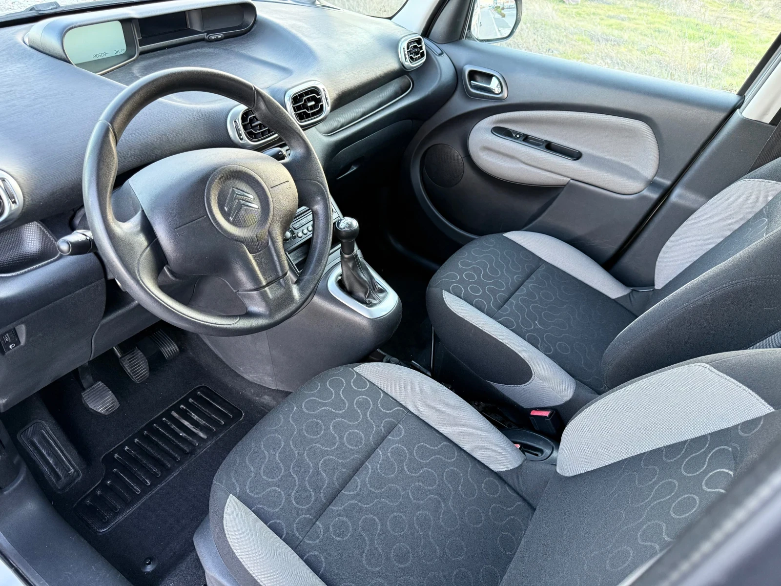 Citroen C3 Picasso 1.6 HDI / PARKTRONIC / AVTOPILOT / FULL SERVICE - изображение 9