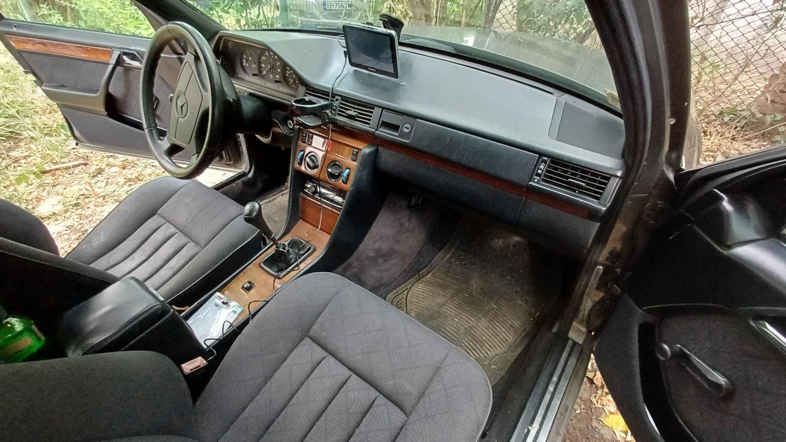 Mercedes-Benz 124 E 200 D, снимка 13 - Автомобили и джипове - 54578458