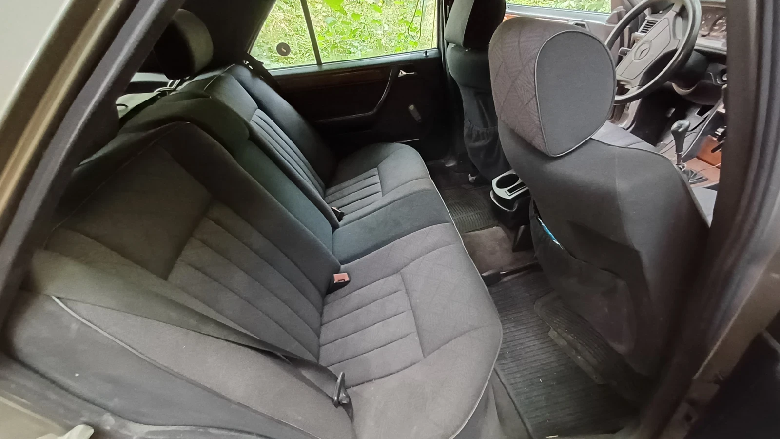Mercedes-Benz 124 E 200 D, снимка 11 - Автомобили и джипове - 54578458