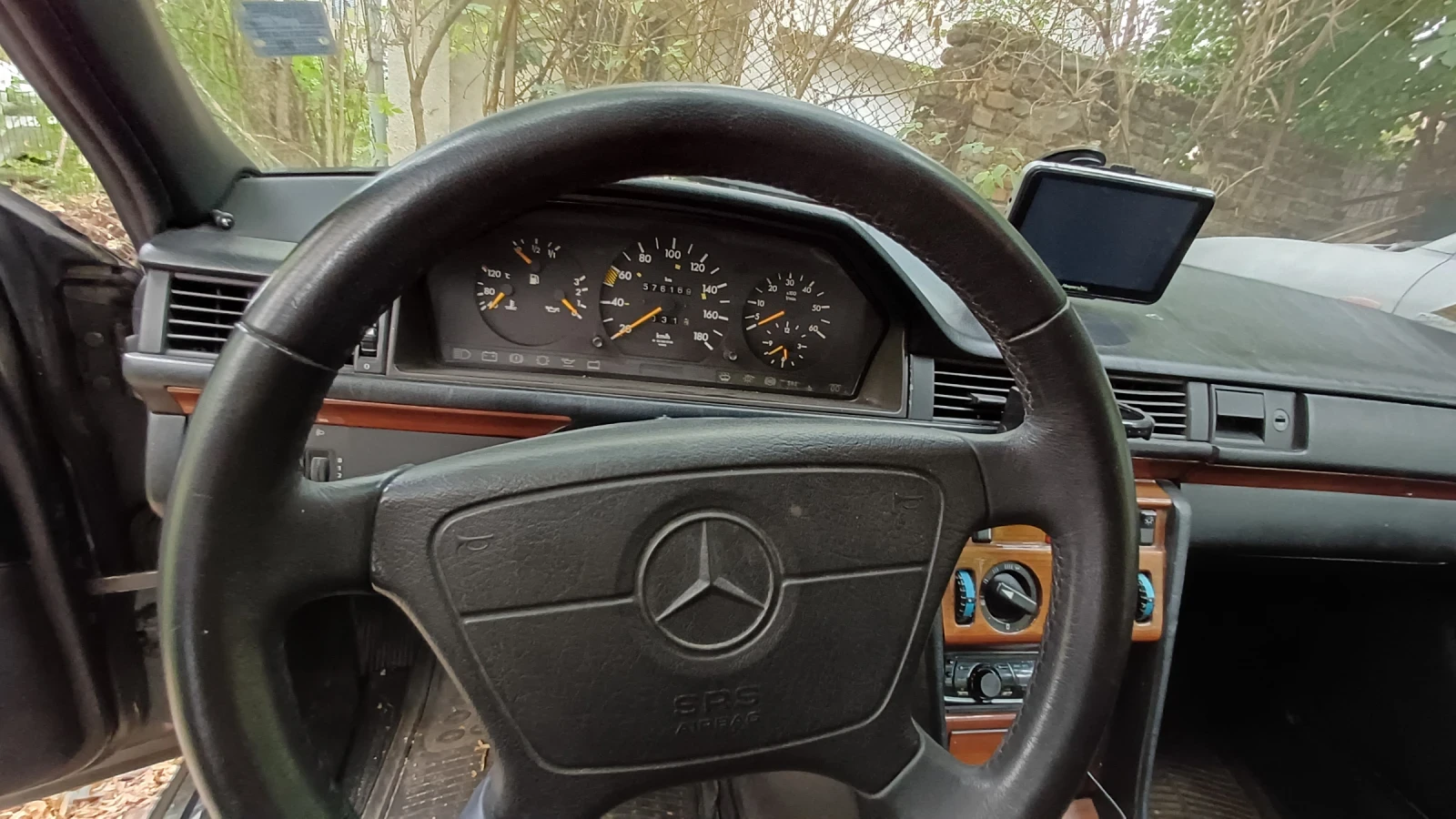 Mercedes-Benz 124 E 200 D, снимка 7 - Автомобили и джипове - 54578458