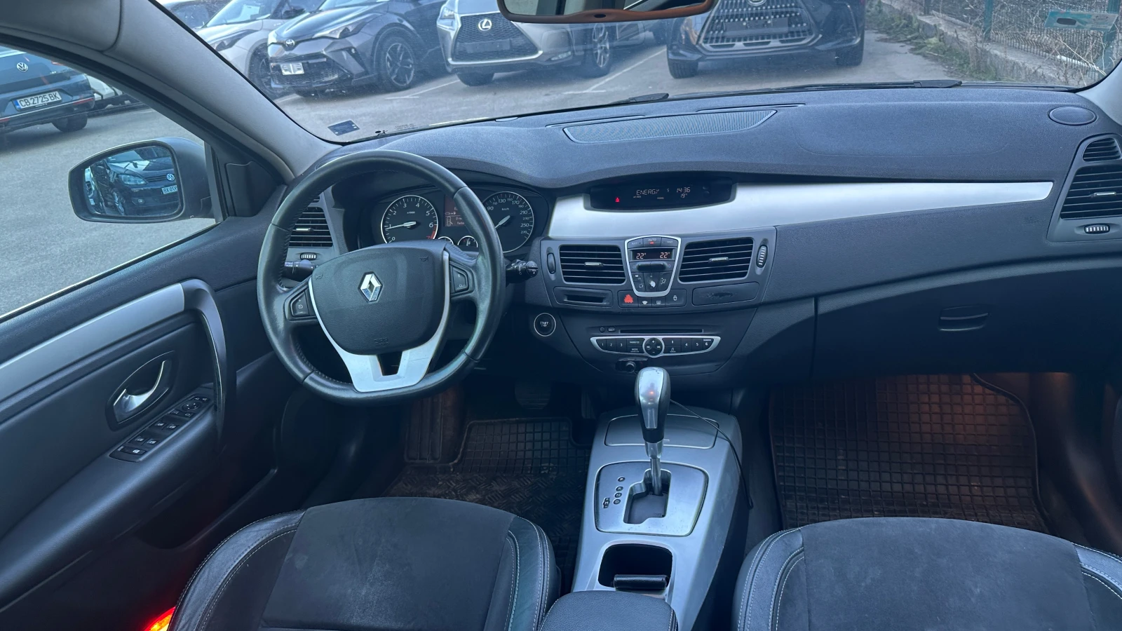 Renault Laguna 2.0 i Automatic, снимка 12 - Автомобили и джипове - 53864286