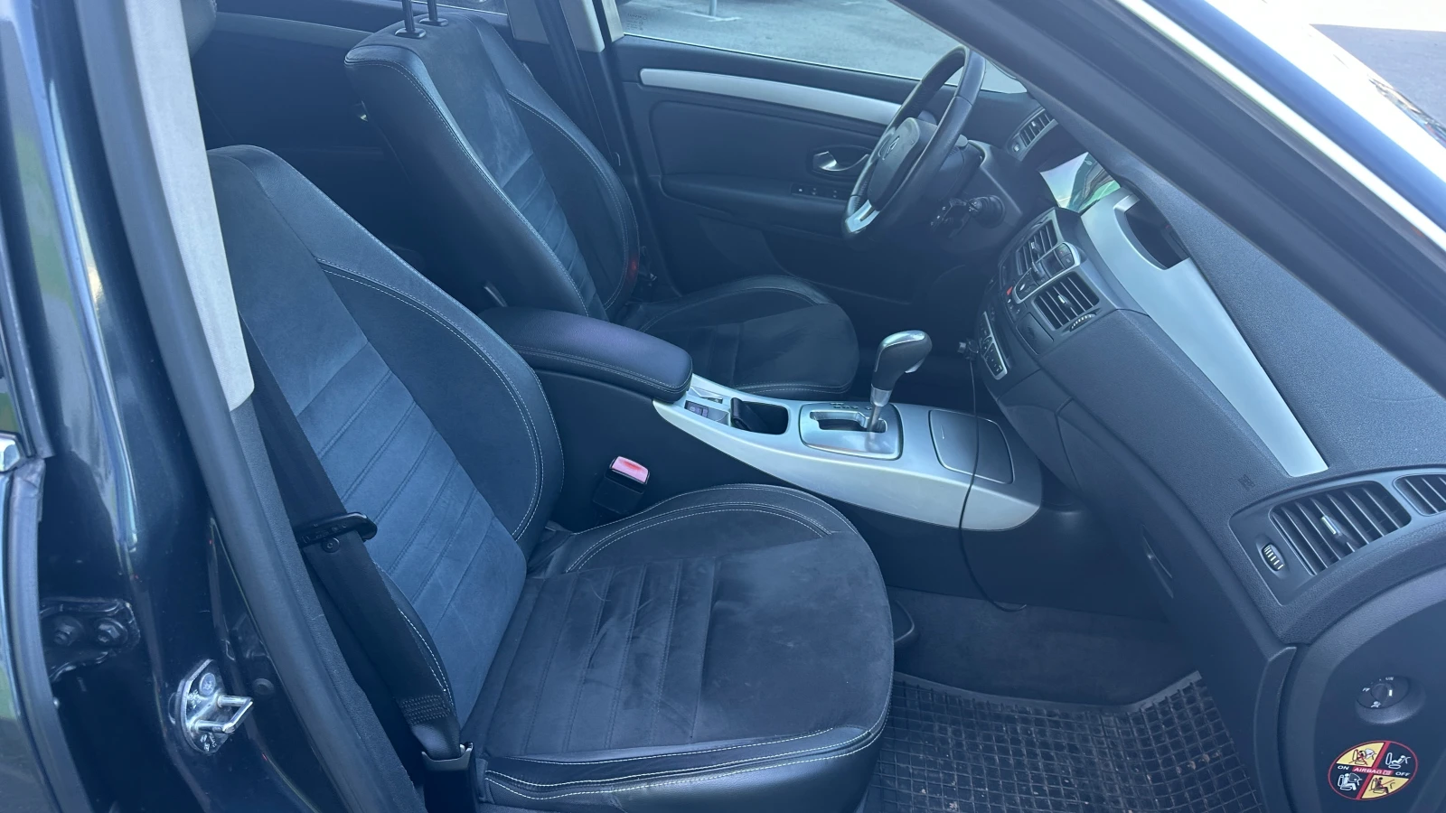 Renault Laguna 2.0 i Automatic, снимка 11 - Автомобили и джипове - 53864286