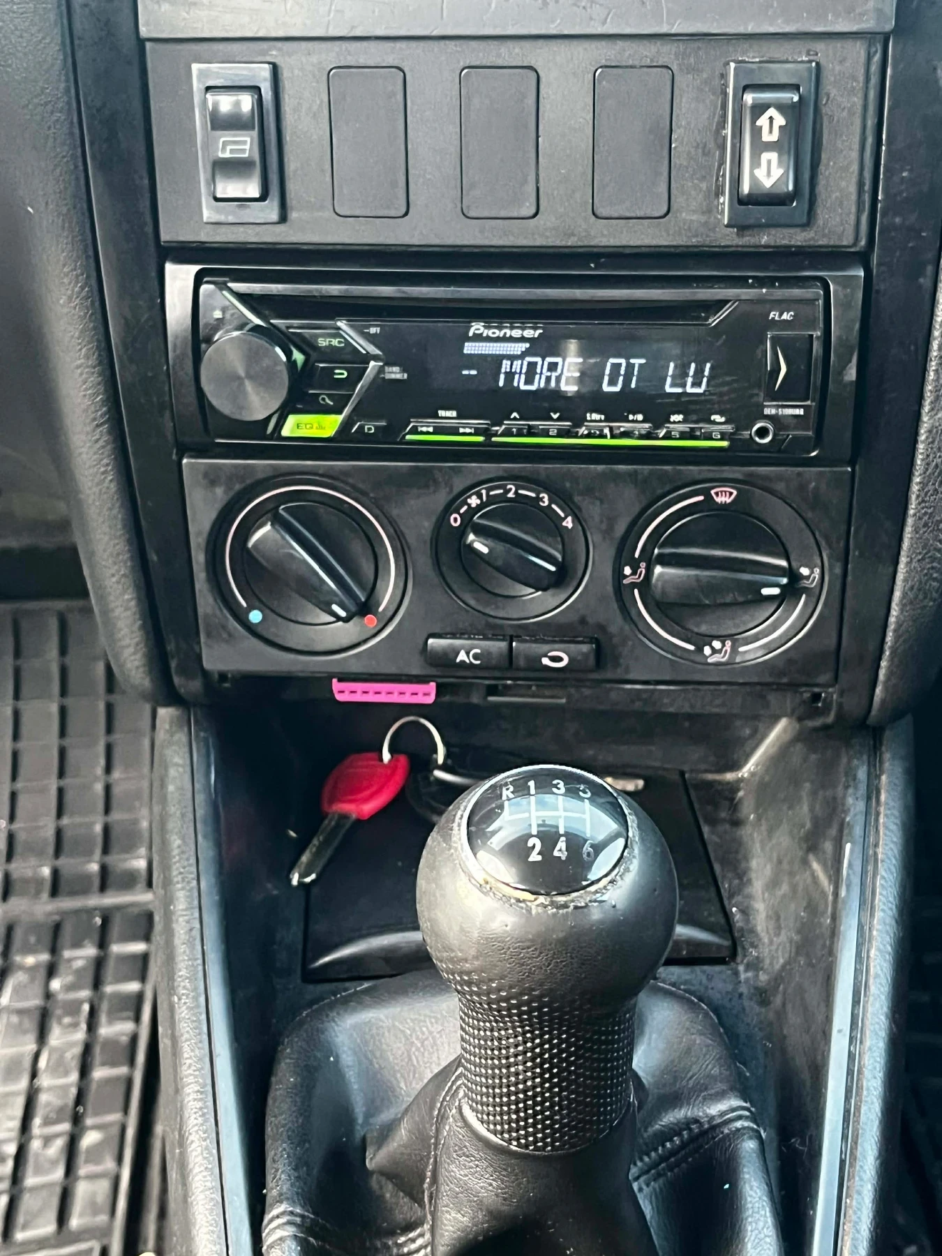 VW Golf, снимка 5 - Автомобили и джипове - 54000241