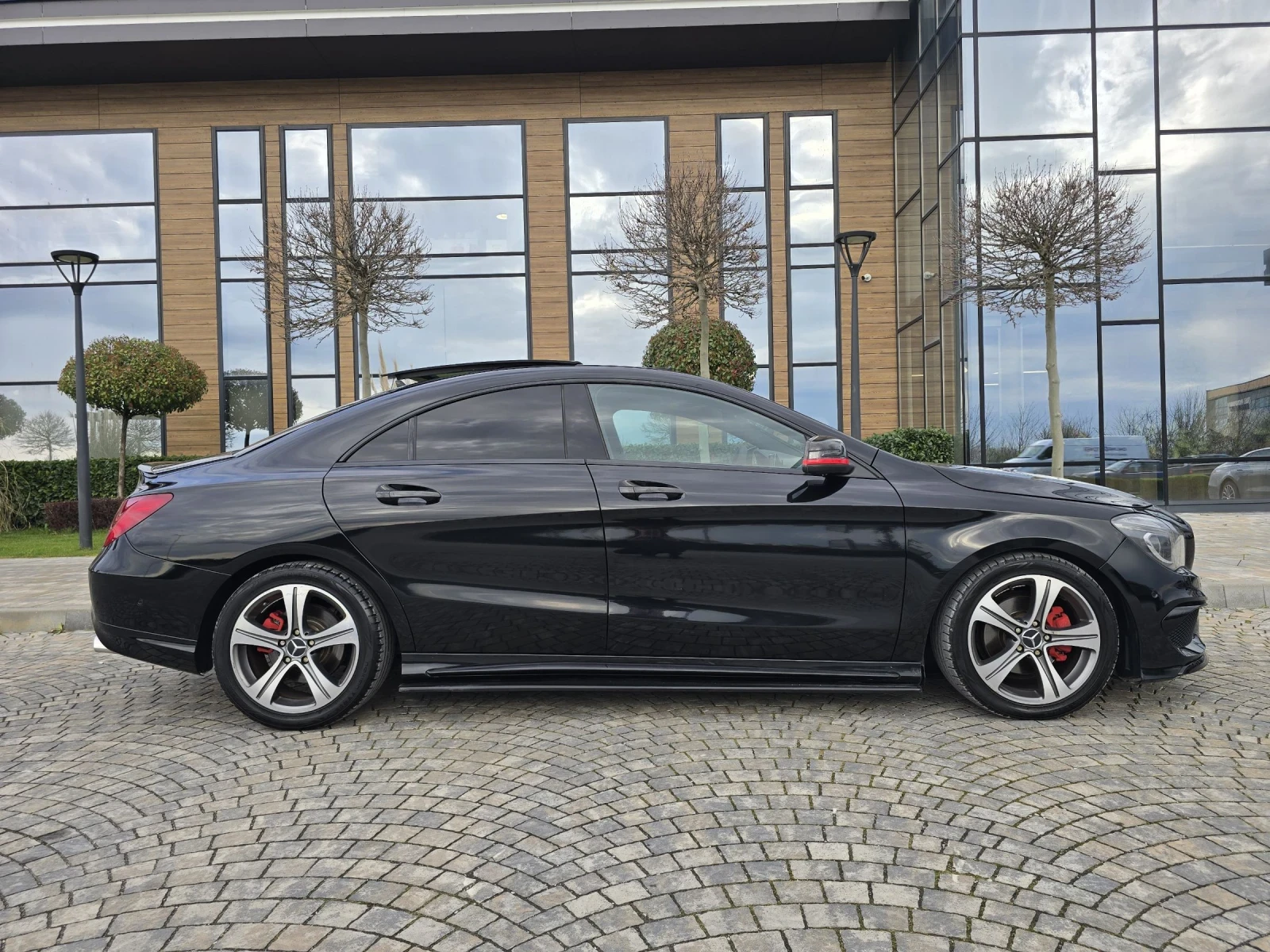 Mercedes-Benz CLA 220 Cdi AMG pack. Панорама.Harman/Kardon, снимка 4 - Автомобили и джипове - 54059592