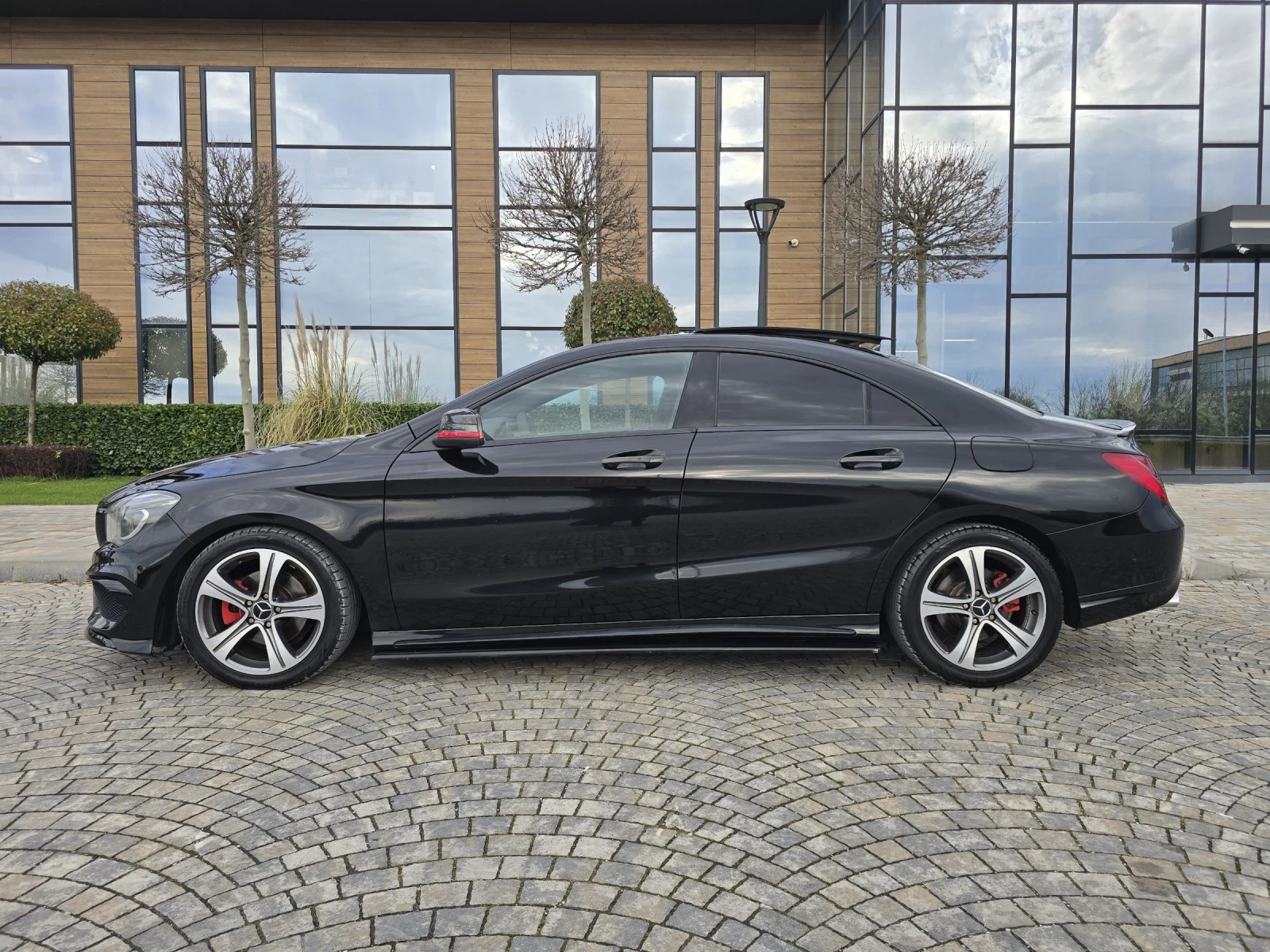 Mercedes-Benz CLA 220 Cdi AMG pack. Панорама.Harman/Kardon, снимка 6 - Автомобили и джипове - 54059592