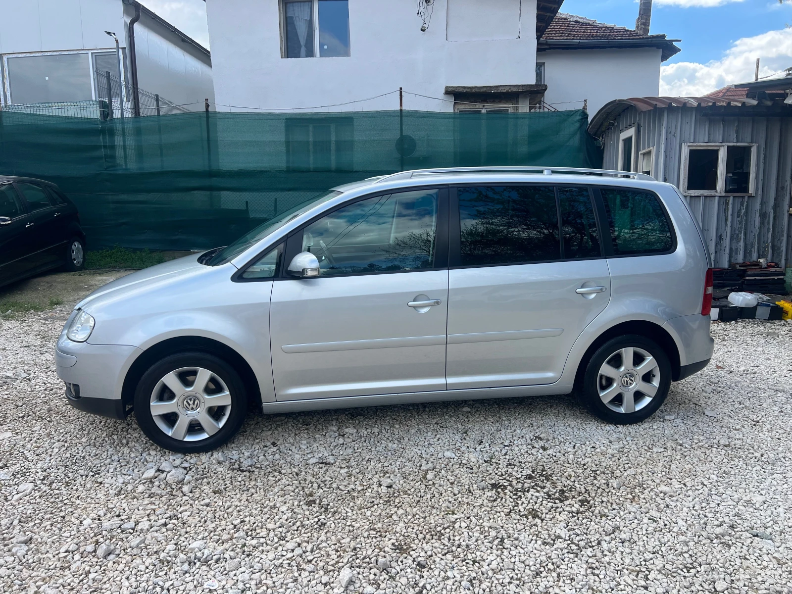 VW Touran 2, 0tdi Highline Автоматик, снимка 2 - Автомобили и джипове - 54147615